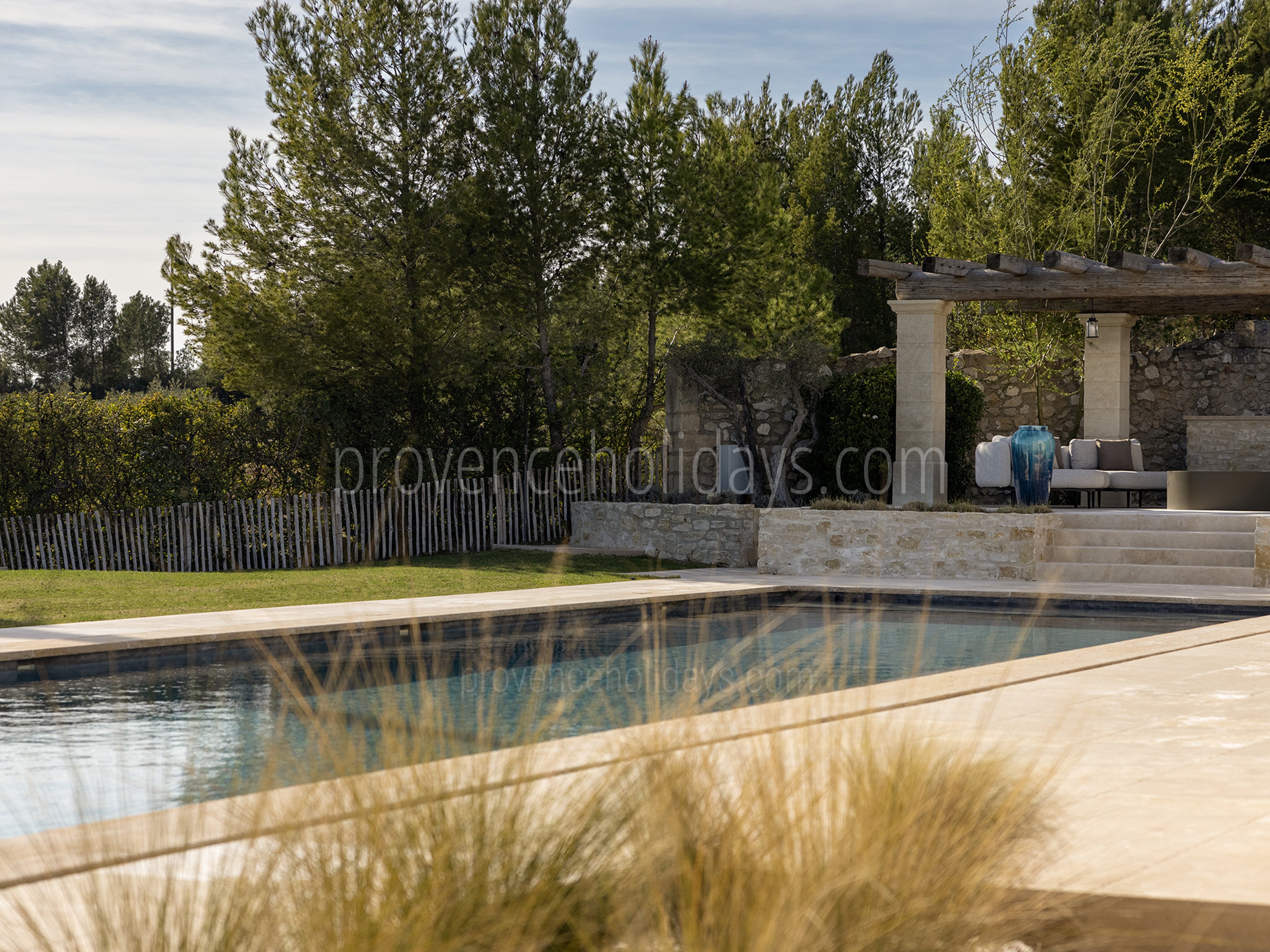 48 - Mas des Collines: Villa: Exterior