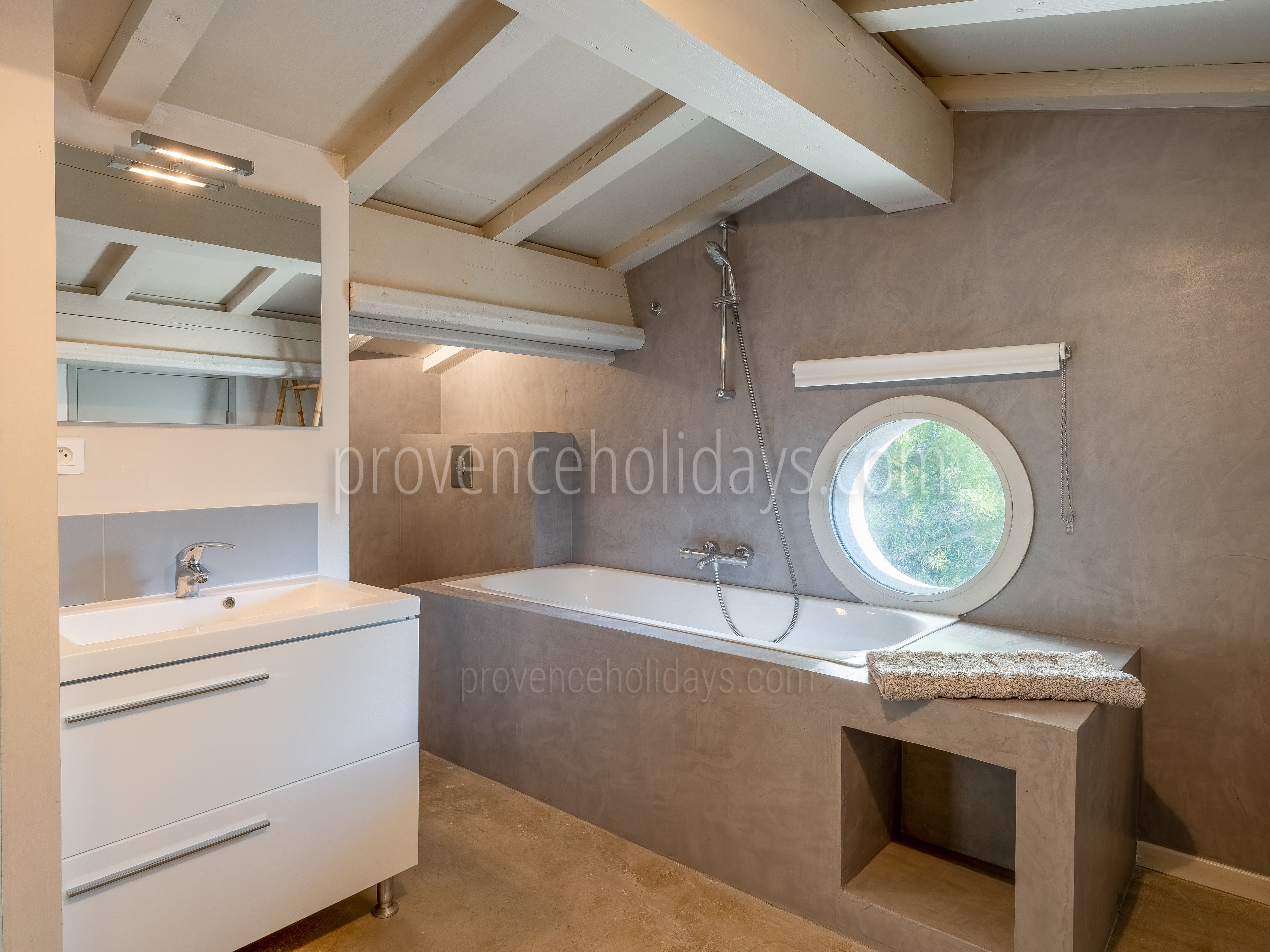 29 - Maison Aubert: Villa: Bathroom