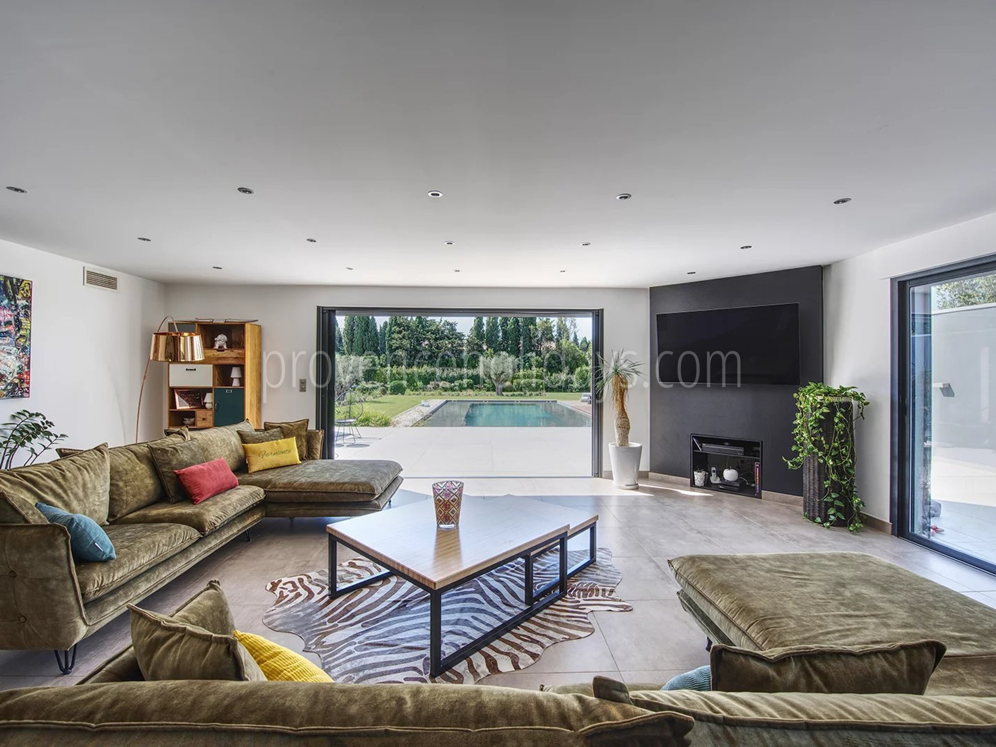 45 - House with pool house in Eyguières: Villa: Interior