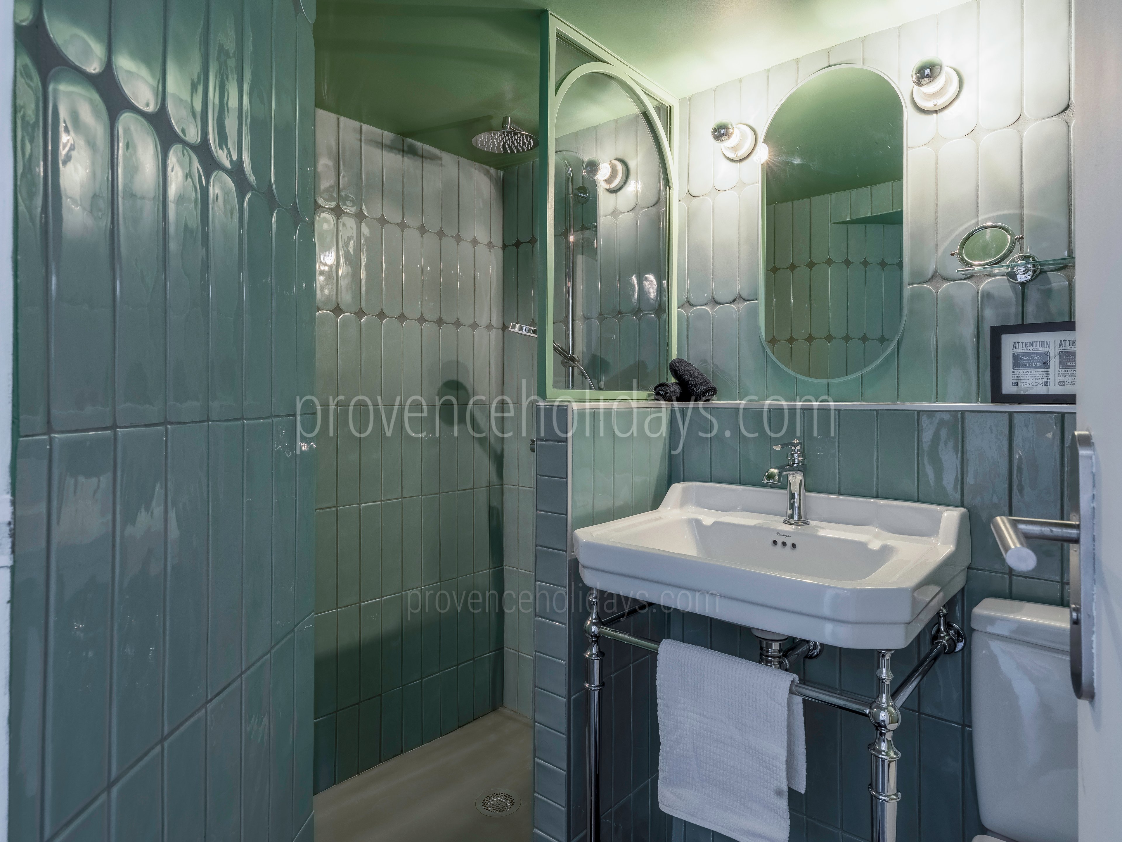 39 - Le Moulin de Gordes: Villa: Bathroom