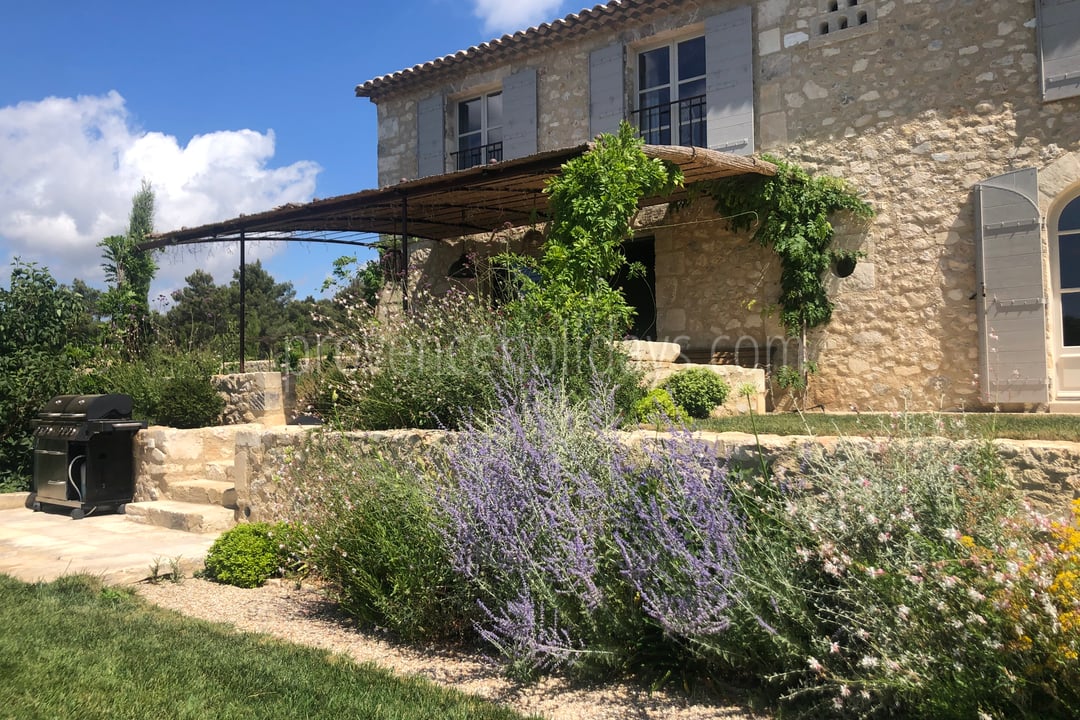 17 - Mas des Baux: Villa: Exterior
