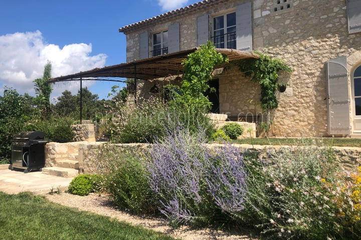 17 - Mas des Baux: Villa: Exterior