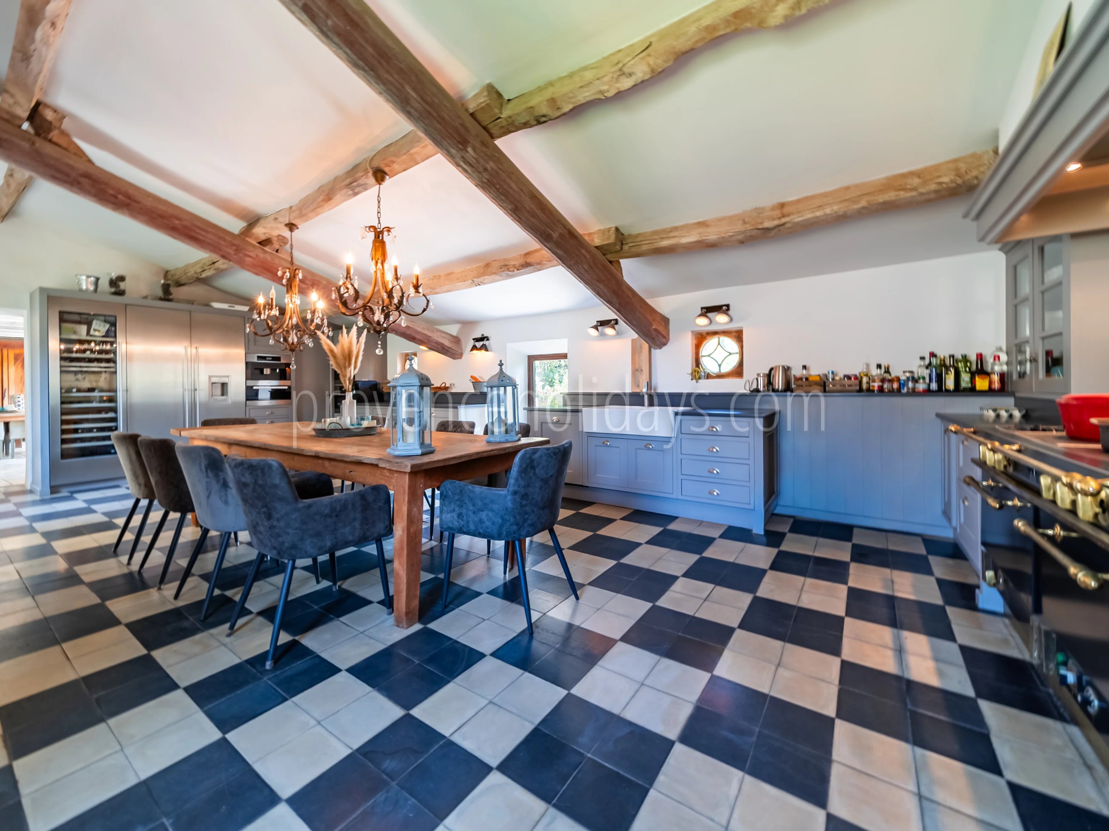 12 - Hameau en pierre à L\'Isle-sur-la-Sorgue: Villa: Interior
