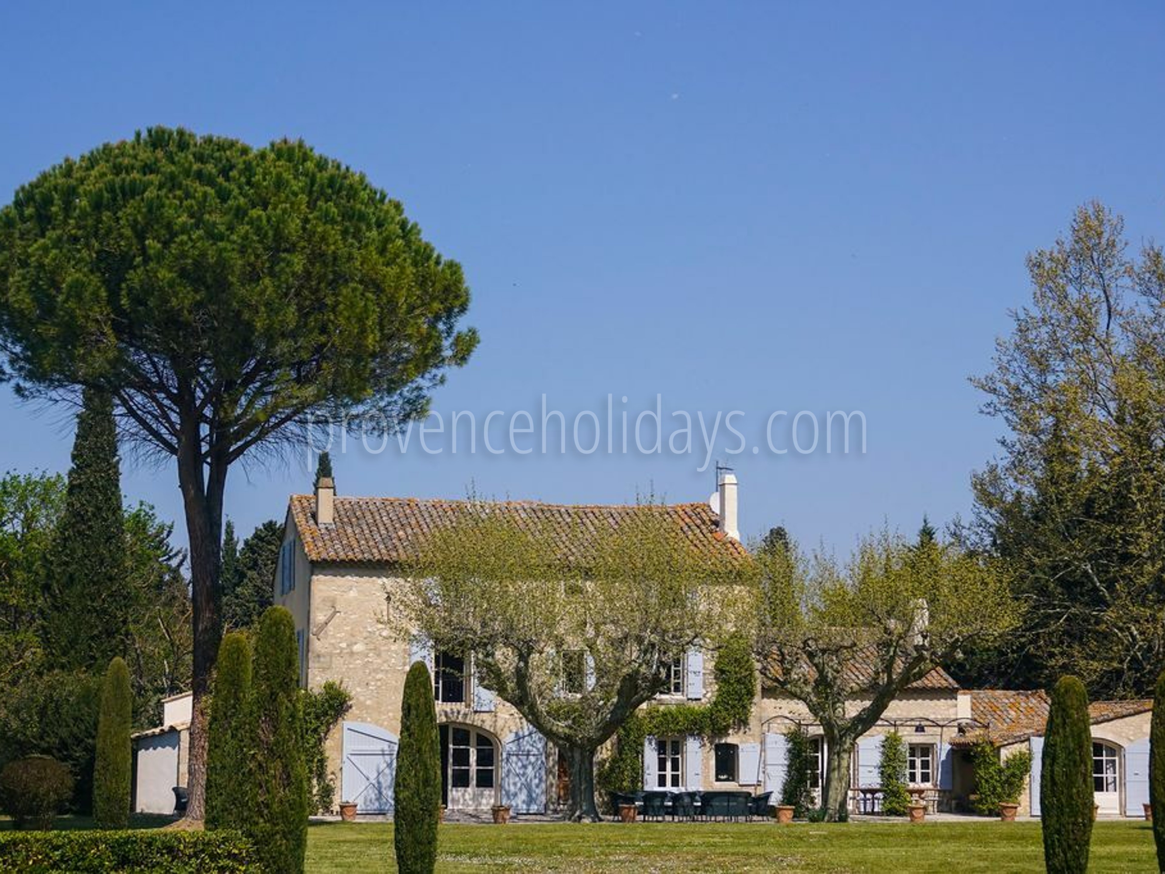 16 - Mas Saint-Andiol: Villa: Exterior
