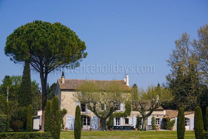 16 - Mas Saint-Andiol: Villa: Exterior