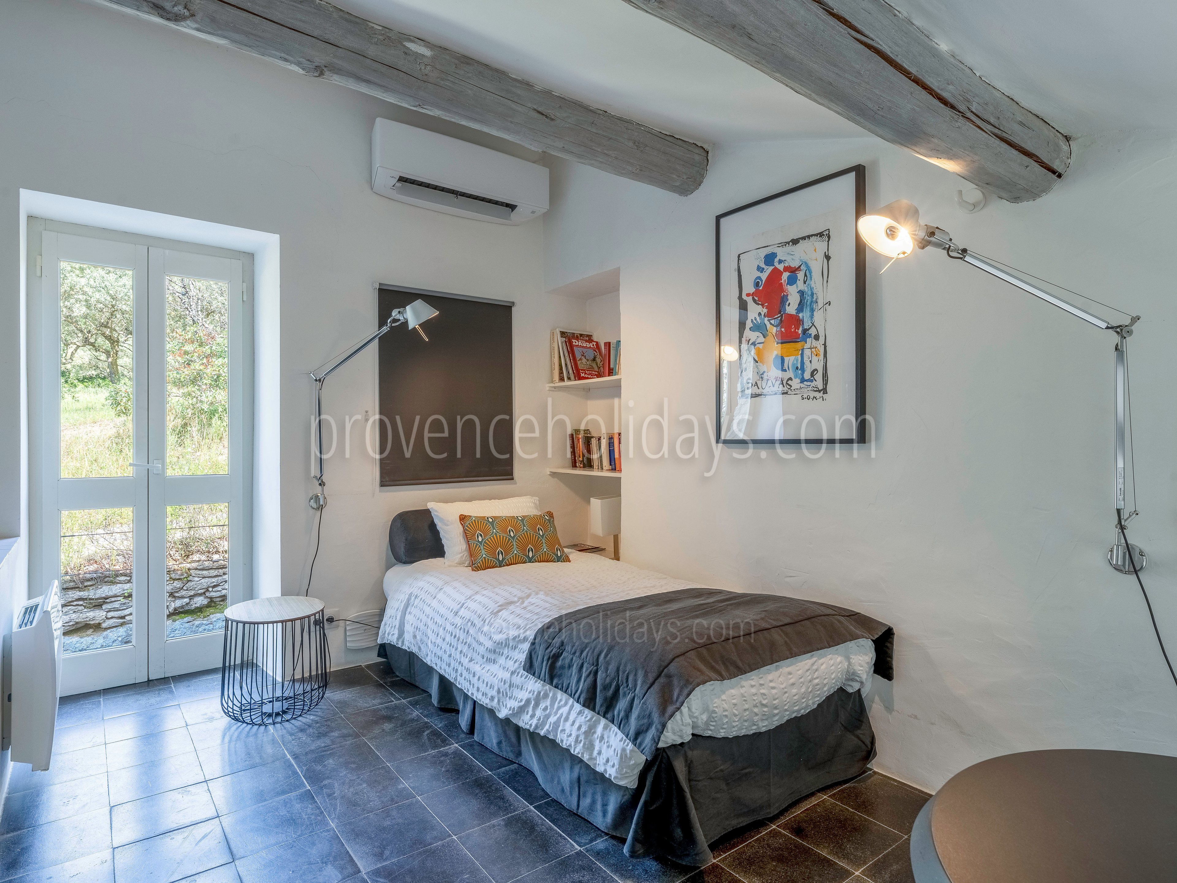 37 - Le Moulin de Gordes: Villa: Bedroom