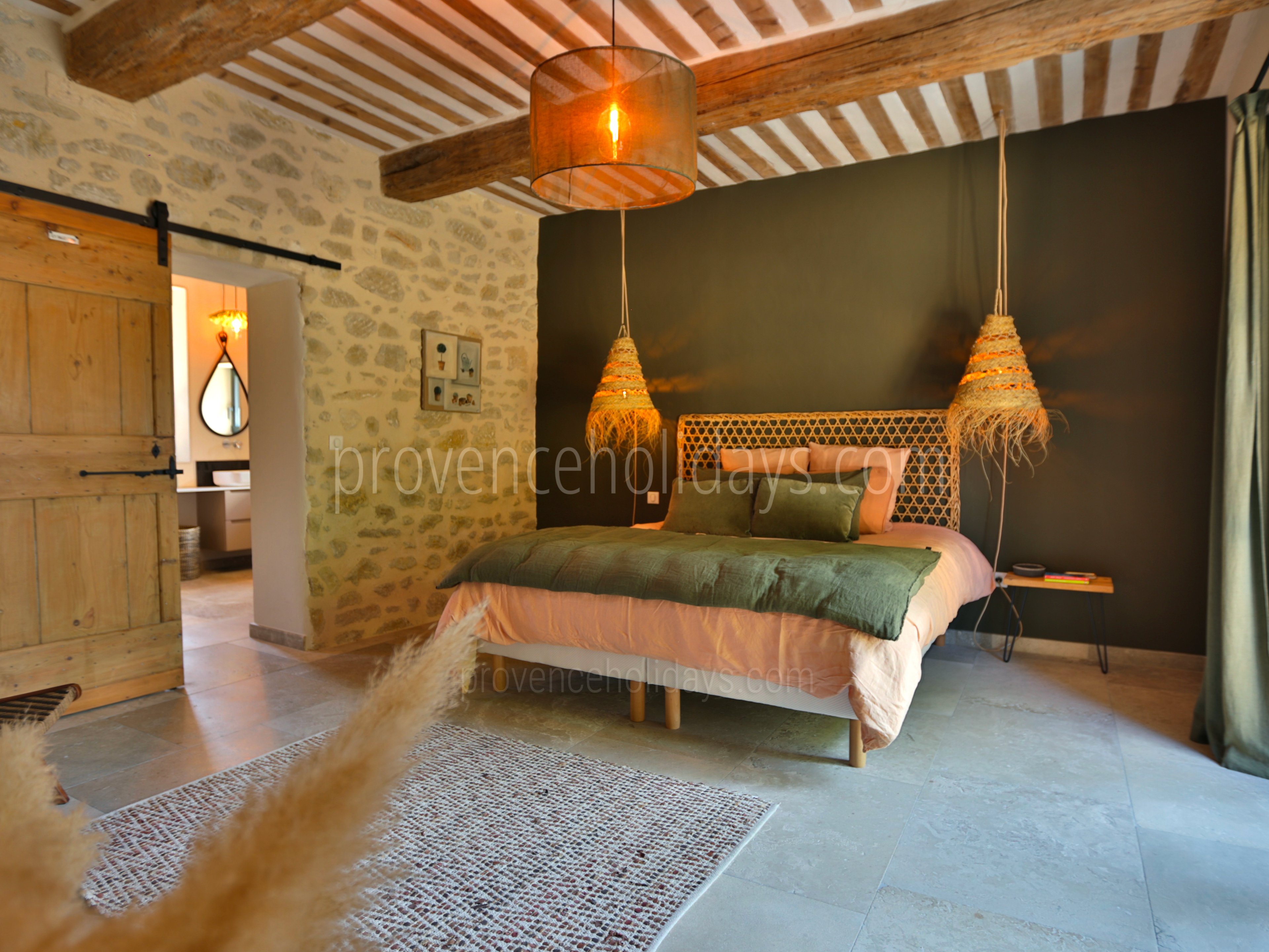 23 - Mas des Lumières: Villa: Bedroom 1