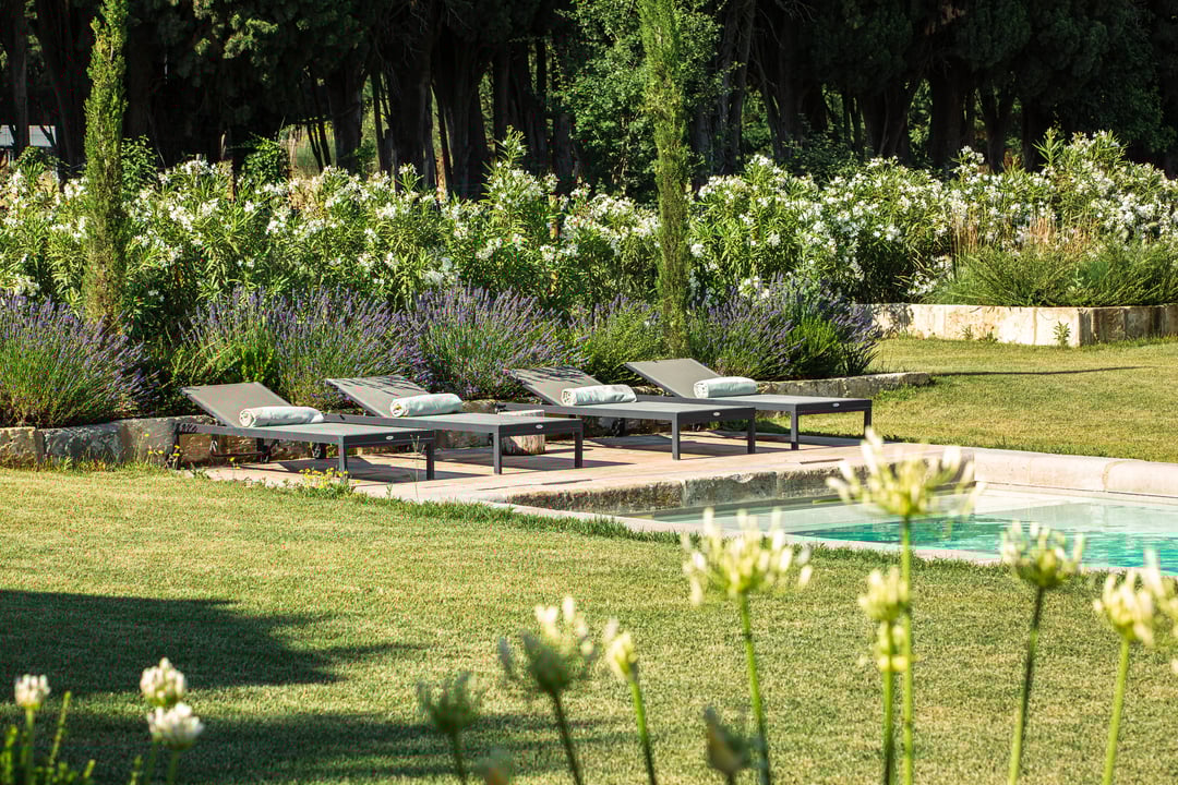Farmhouse with a Heated Pool in Saint-Rémy-de-Provence 4 - Mas des Lumières: Villa: Exterior