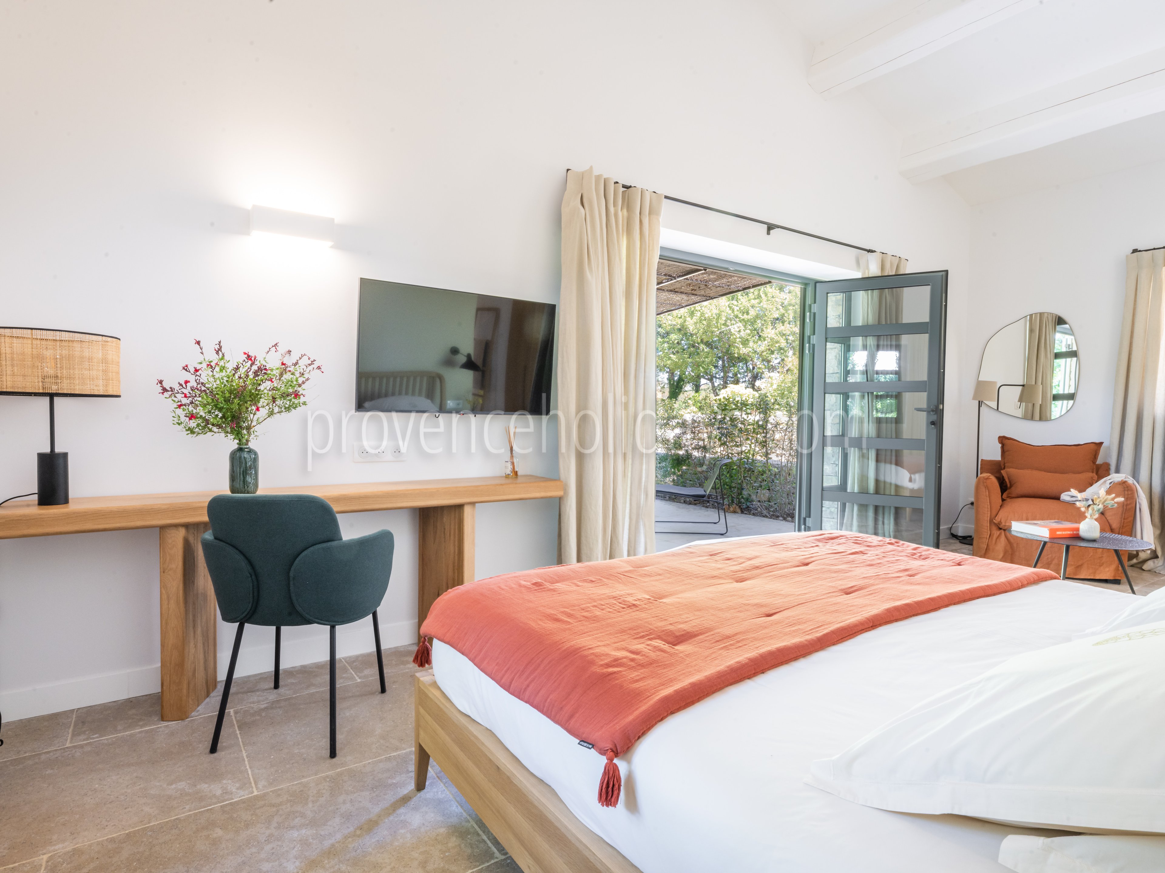 22 - Mas du Vieux Chêne: Villa: Bedroom