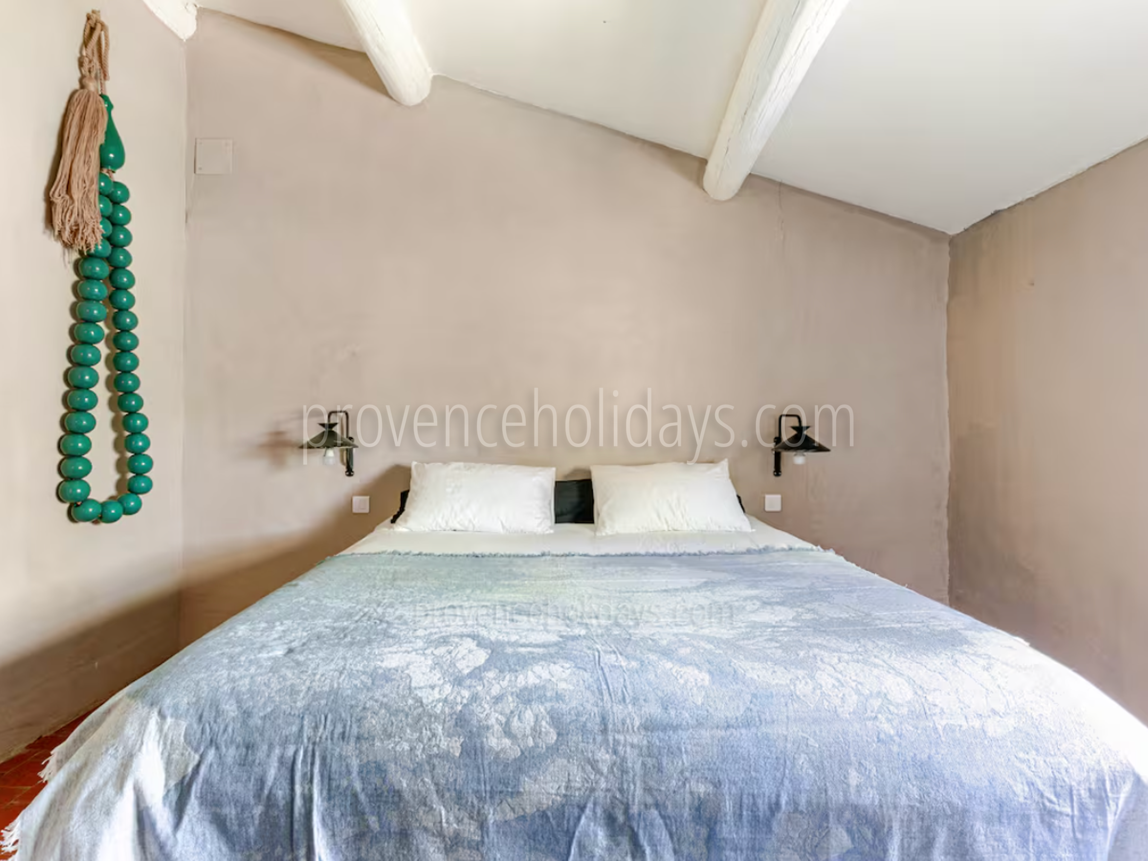 32 - Les Vues du Luberon: Villa: Bedroom