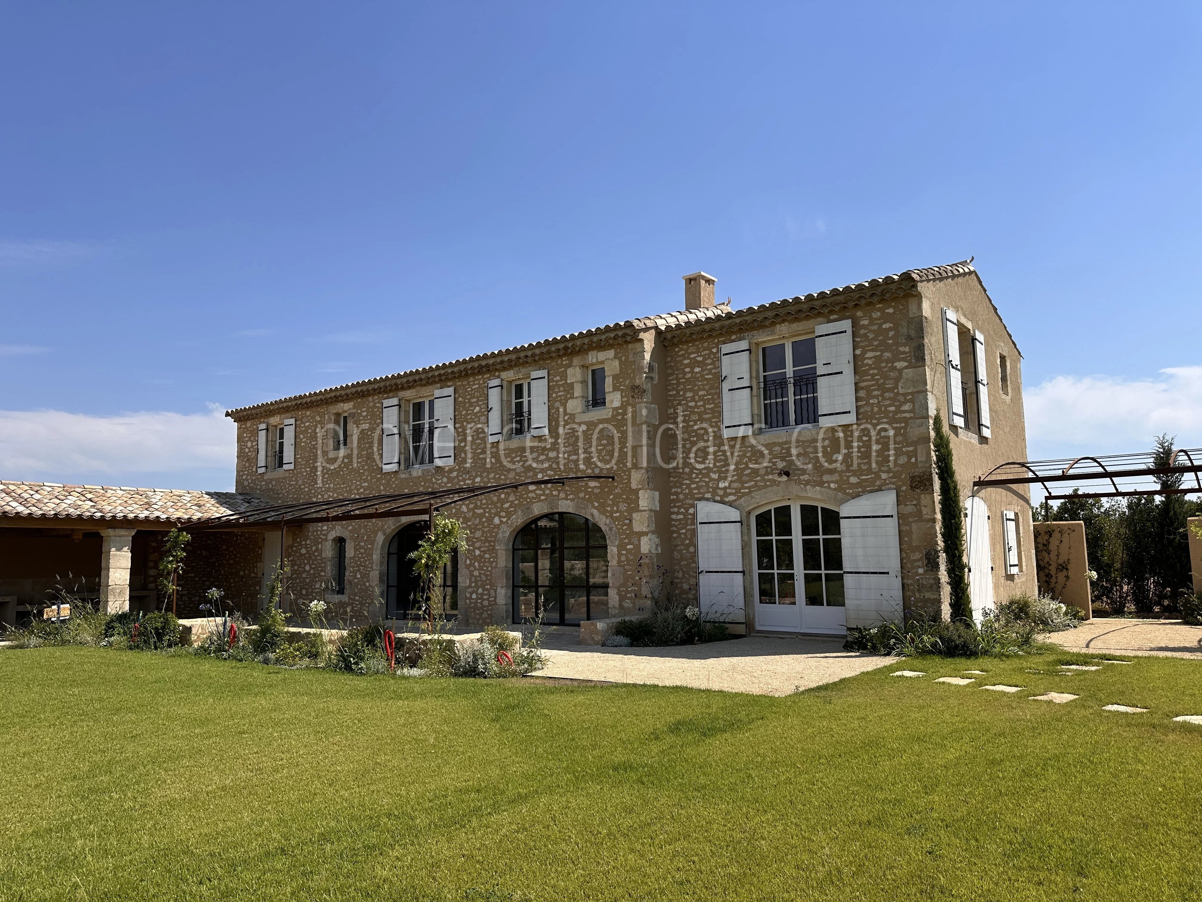 30 - Provençal mas in Eygalières: Villa: Exterior