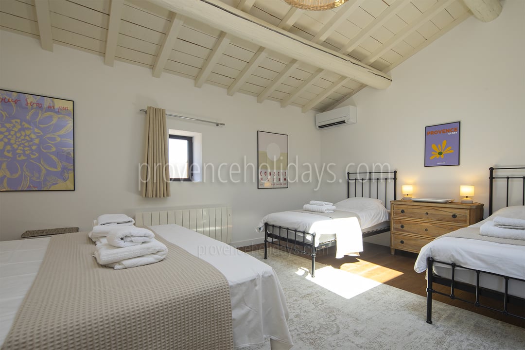5 - Mas de la Lône: Villa: Bedroom 4