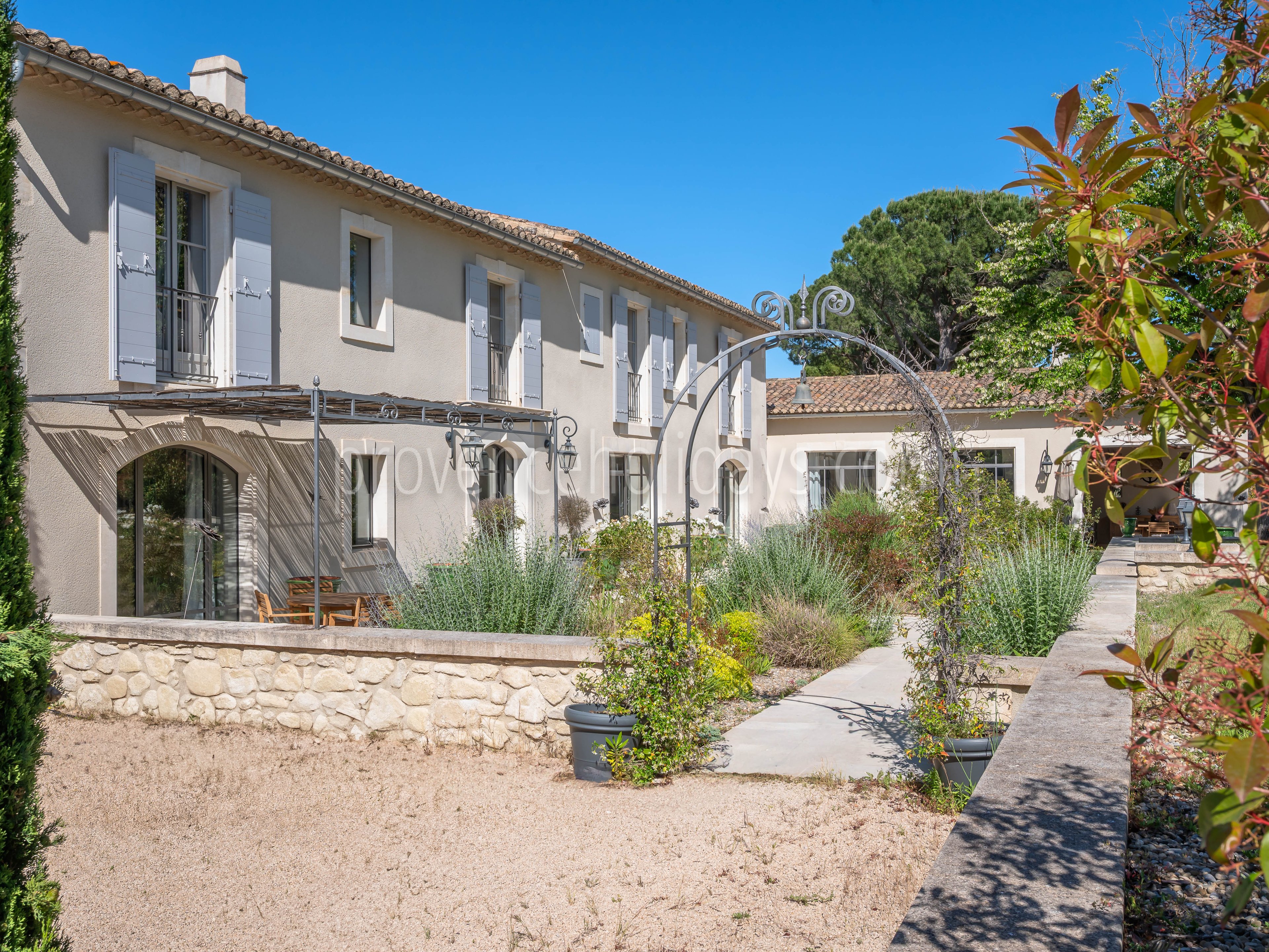 45 - Mas Van Gogh: Villa: Exterior
