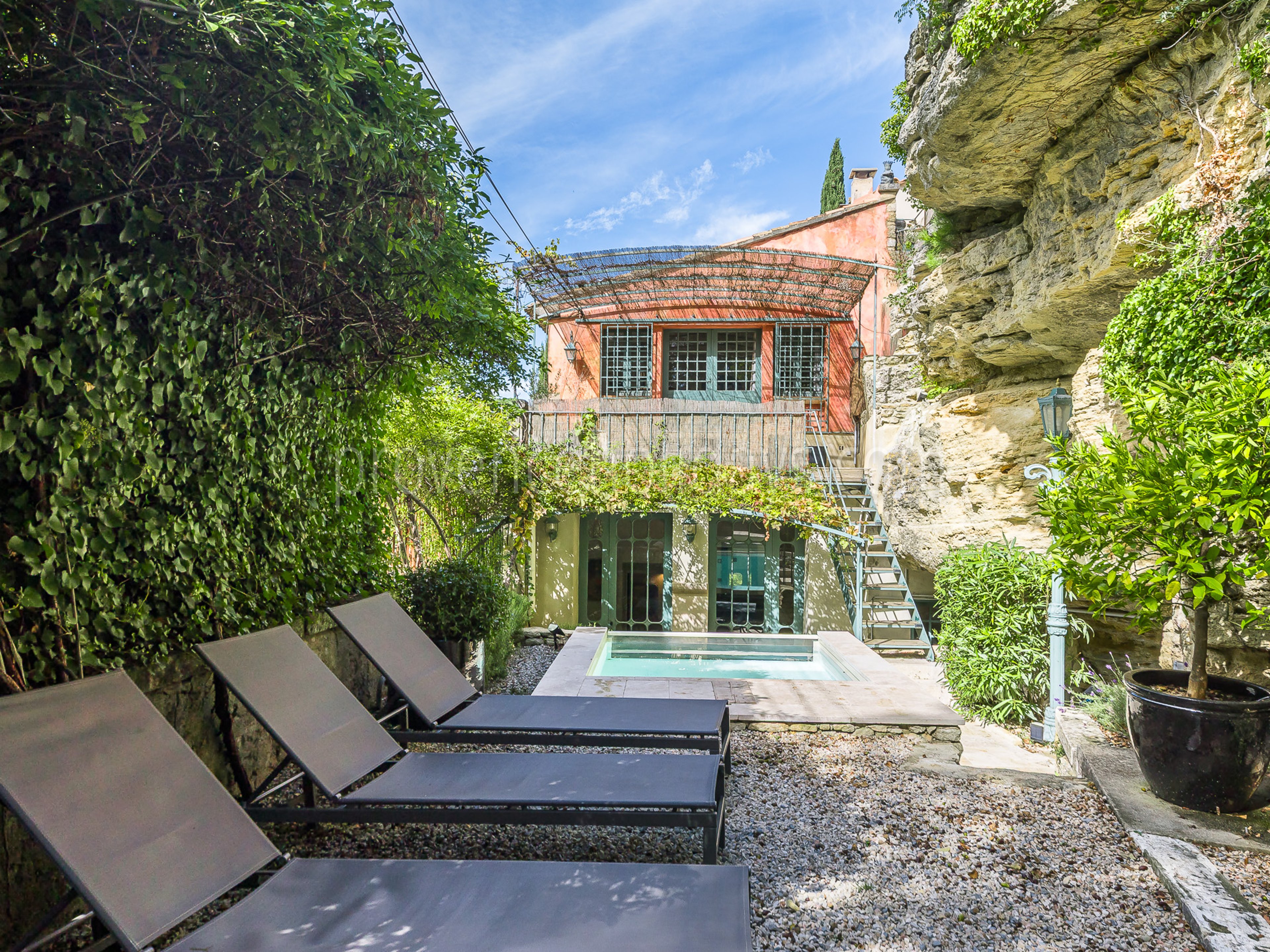 19 - La Maison Ocre: Villa: Exterior