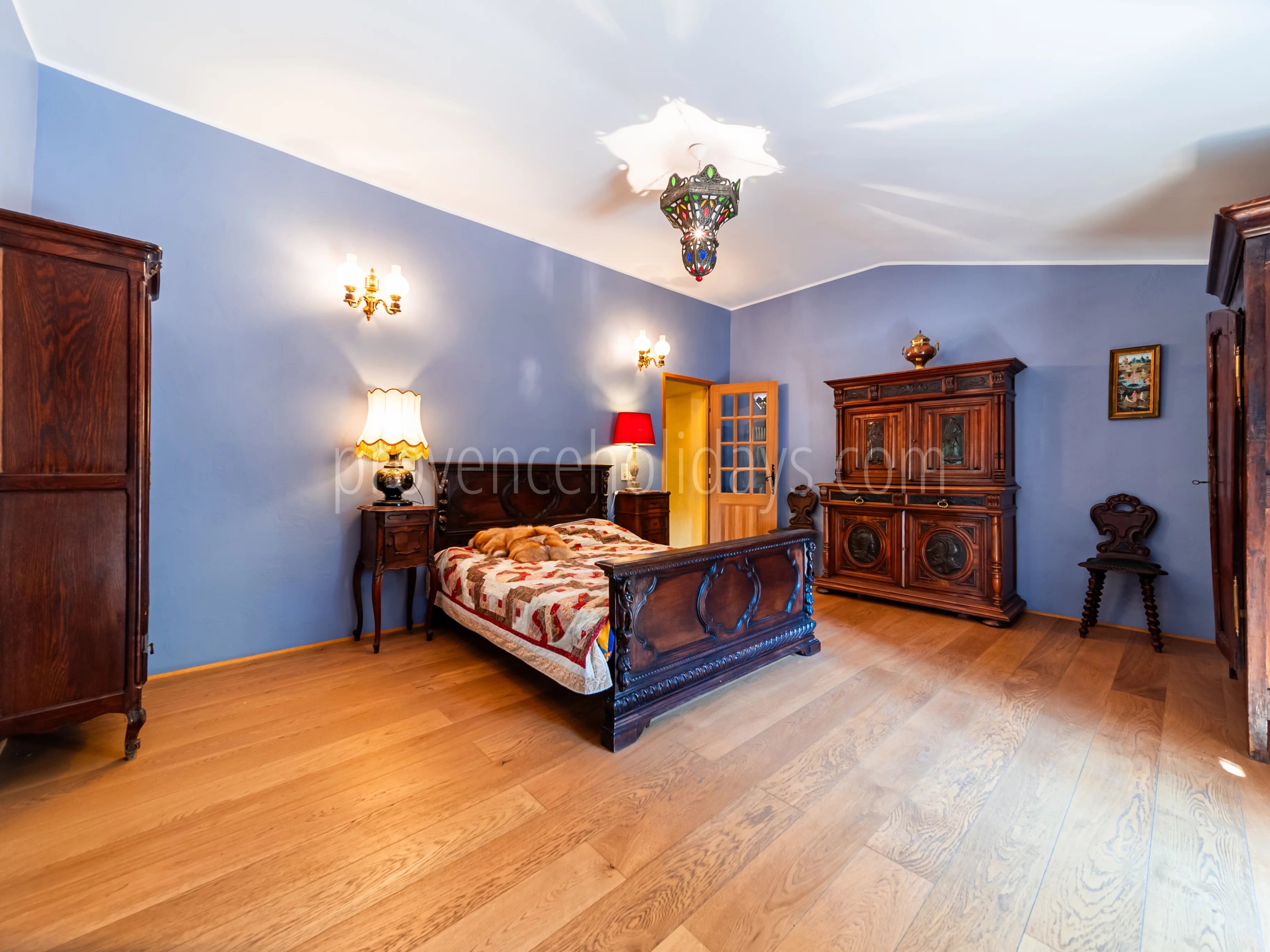 16 - Character estate in Cucuron: Villa: Bedroom