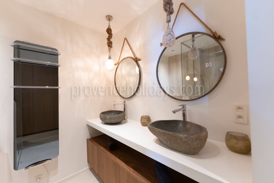 20 - Villa Lucia: Villa: Bathroom