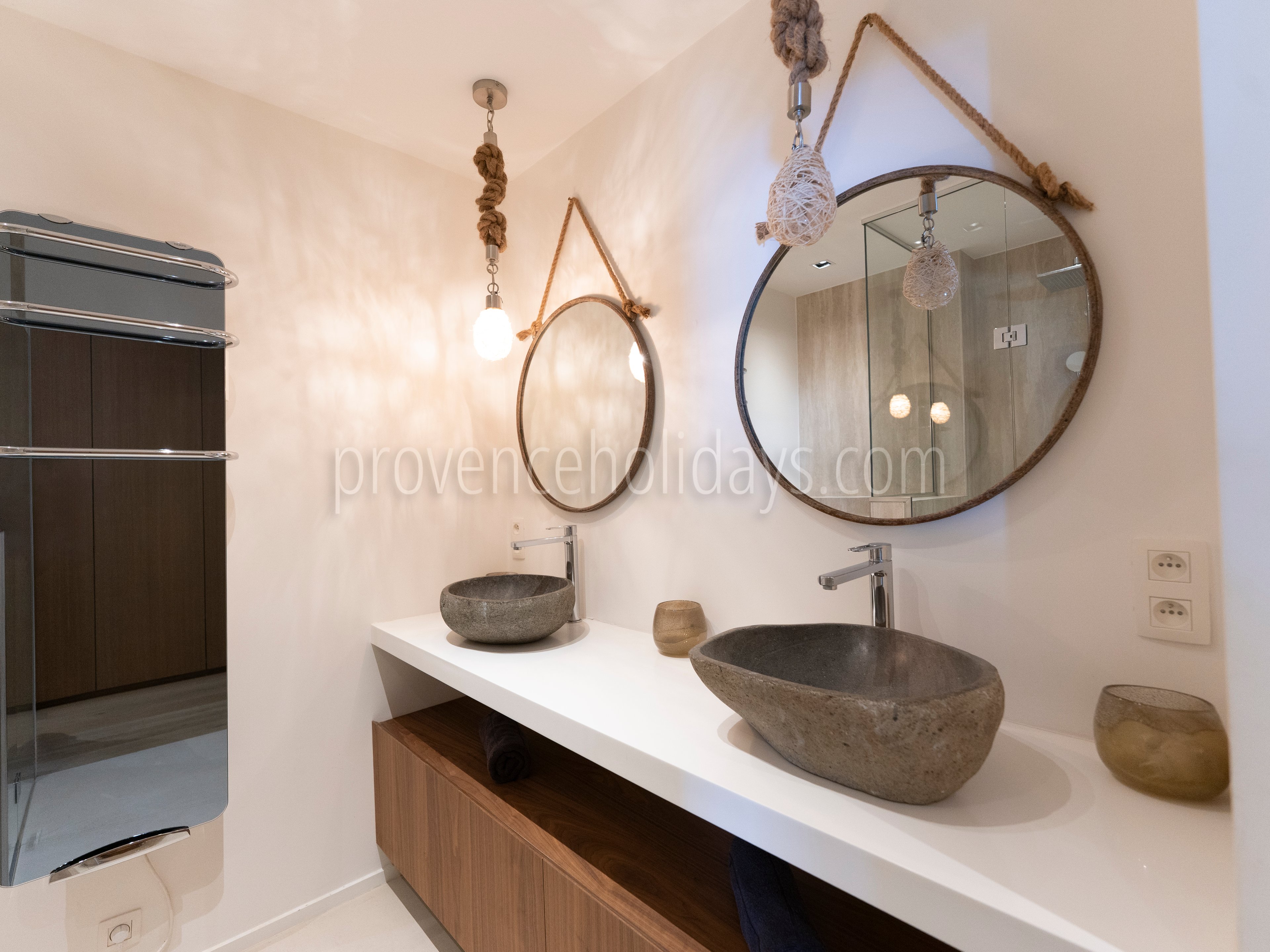20 - Villa Lucia: Villa: Bathroom
