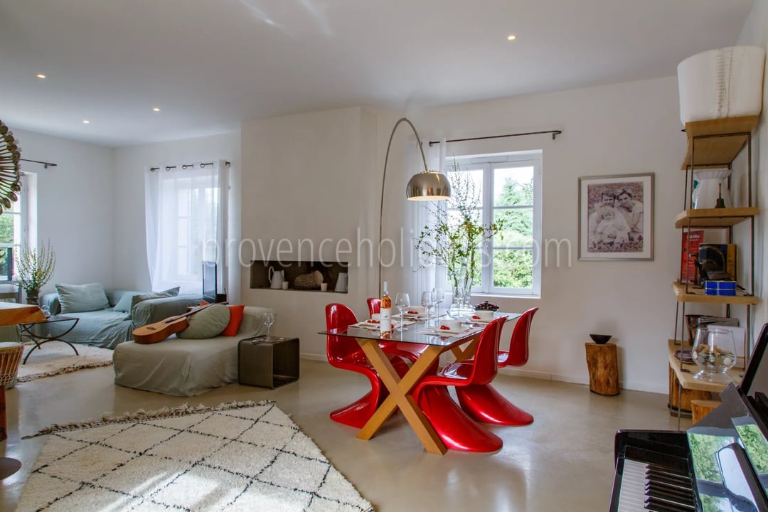 7 - Stone bastide with pool in Bonnieux: Villa: Interior