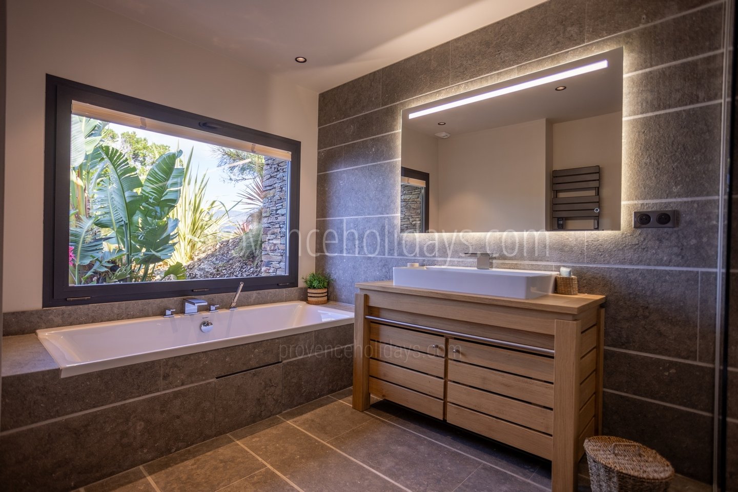 11 - Villa Des Sables: Villa: Bathroom