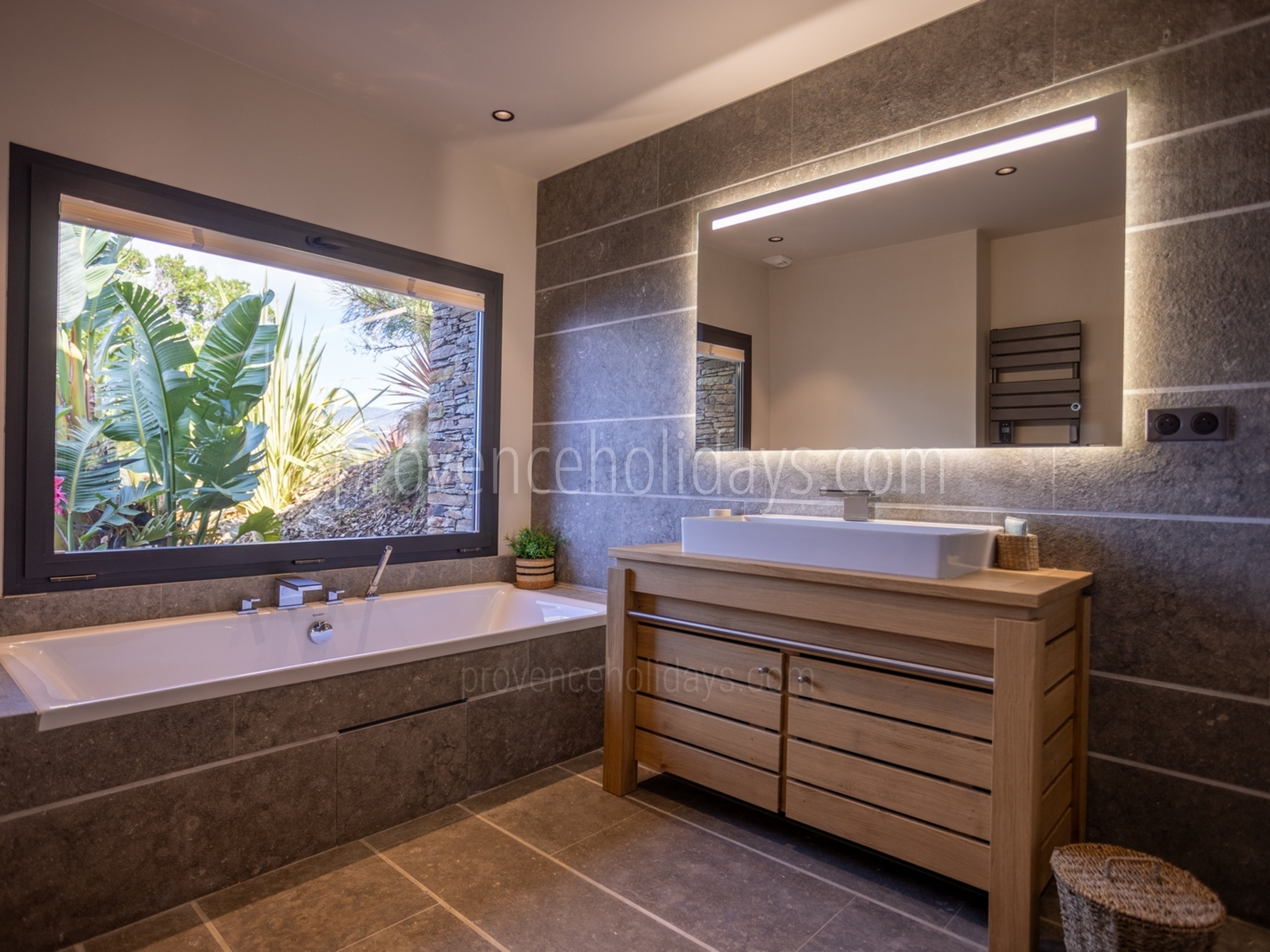 11 - Villa Des Sables: Villa: Bathroom
