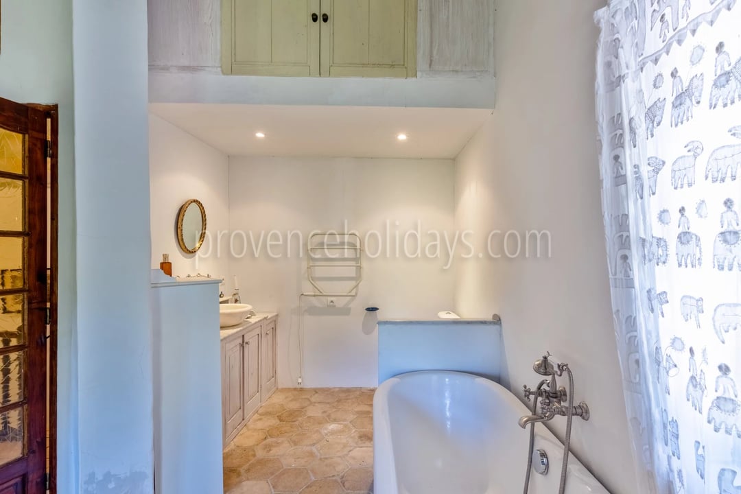 11 - Te renoveren gehucht in Grimaud: Villa: Bathroom