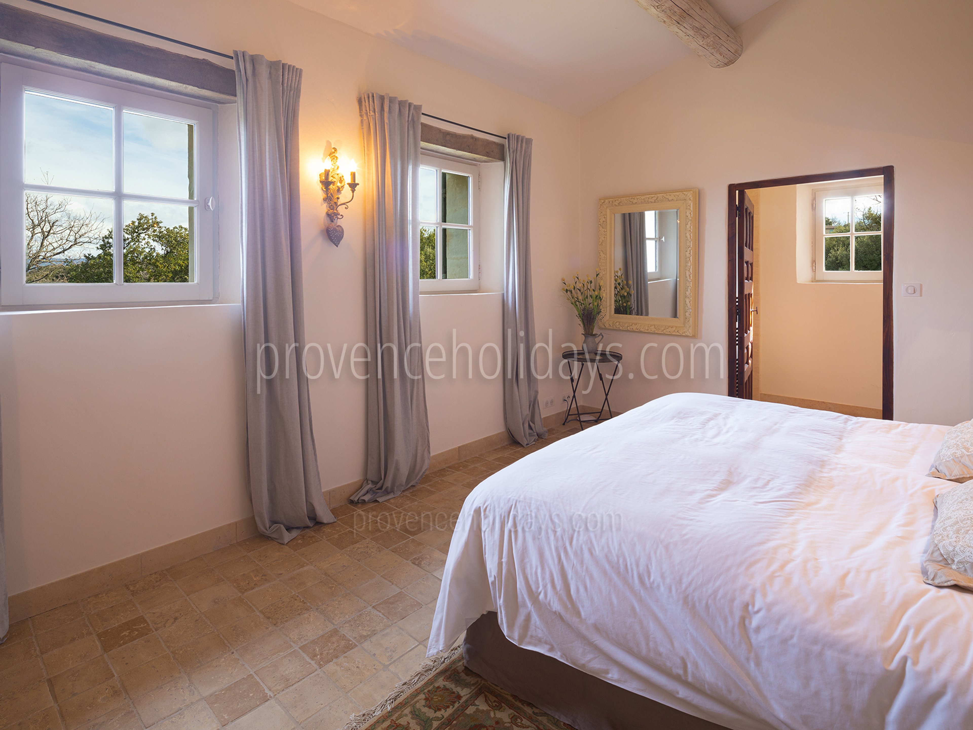 28 - Mas Bonius: Villa: Bedroom