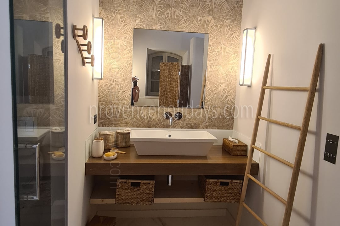 61 - Mas Van Gogh: Villa: Bathroom