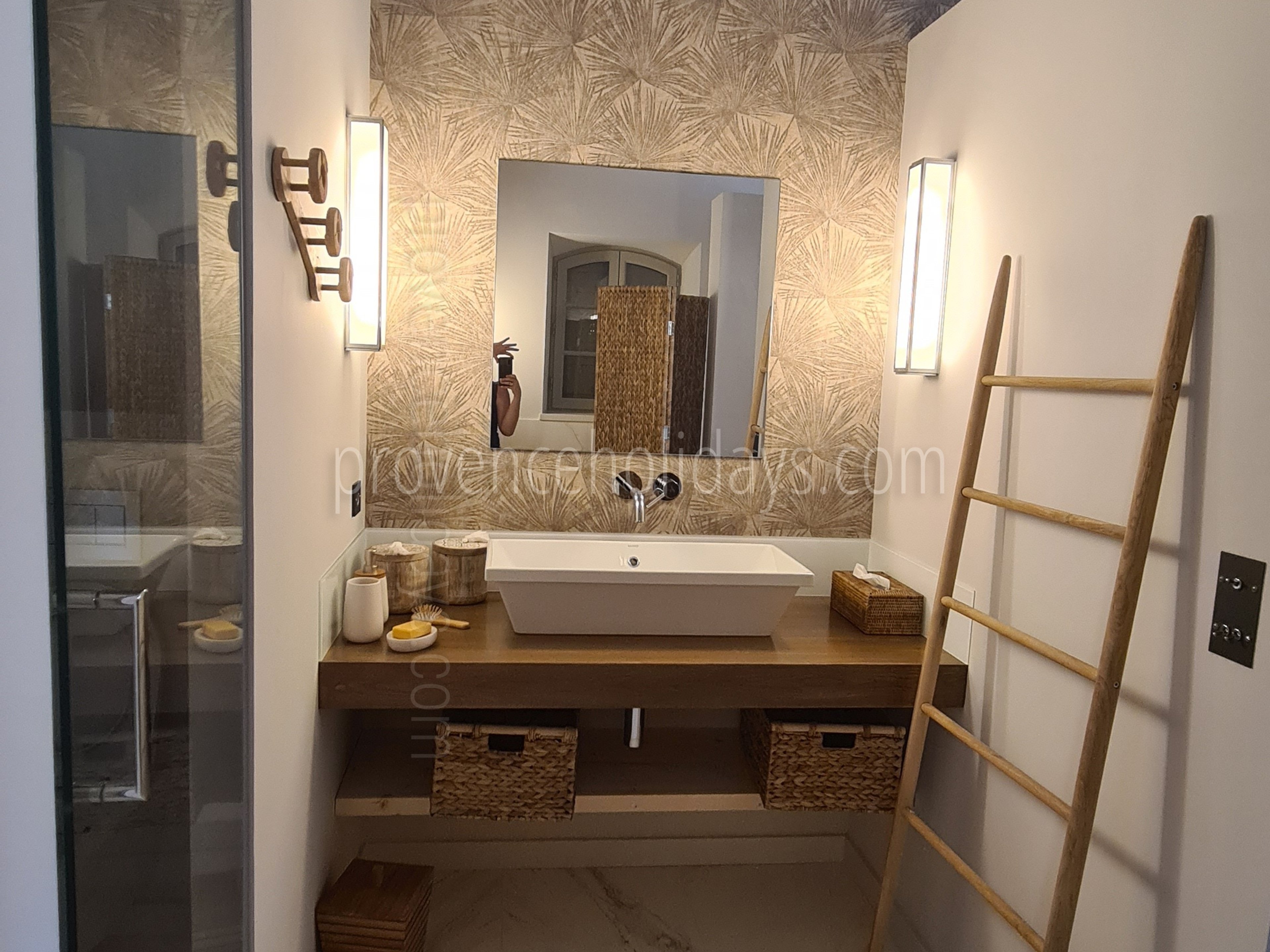 61 - Mas Van Gogh: Villa: Bathroom