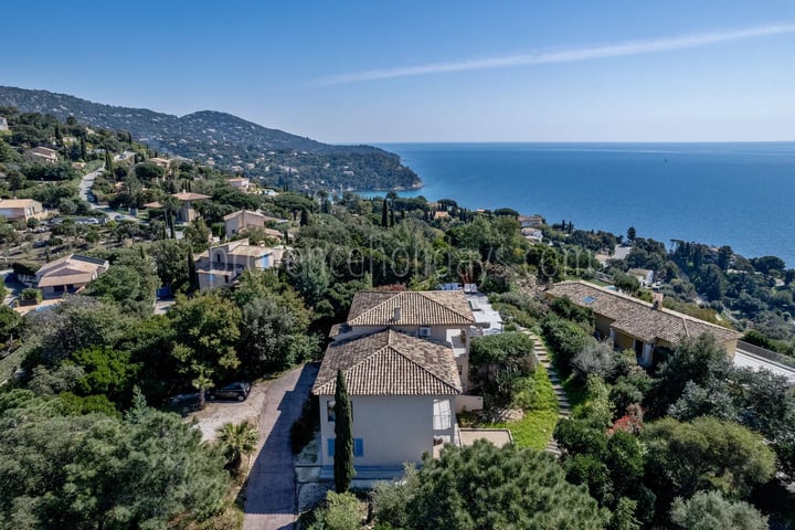 29 - Gerenoveerde villa in Rayol-Canadel-sur-Mer: Villa: Exterior