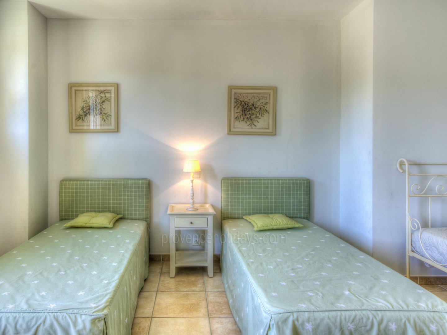 25 - Chez Alare: Villa: Bedroom