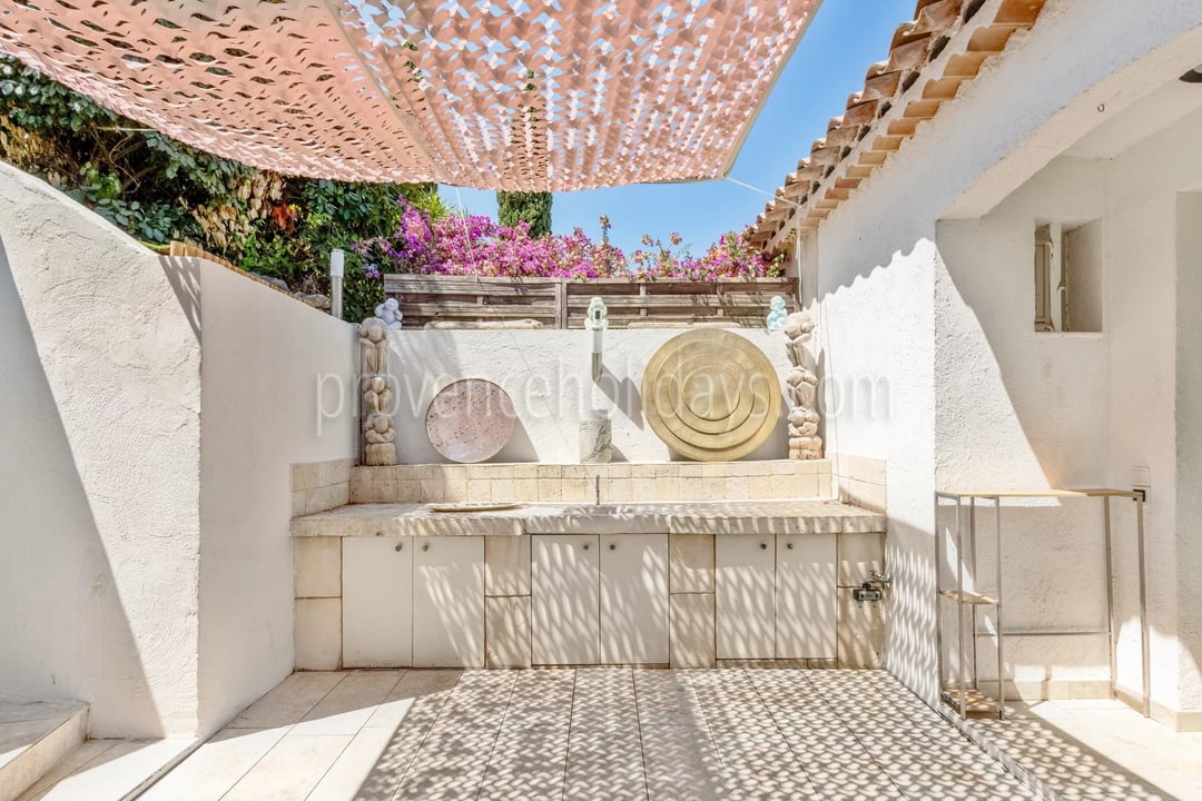 39 - Quiet house in Gassin: Villa: Exterior