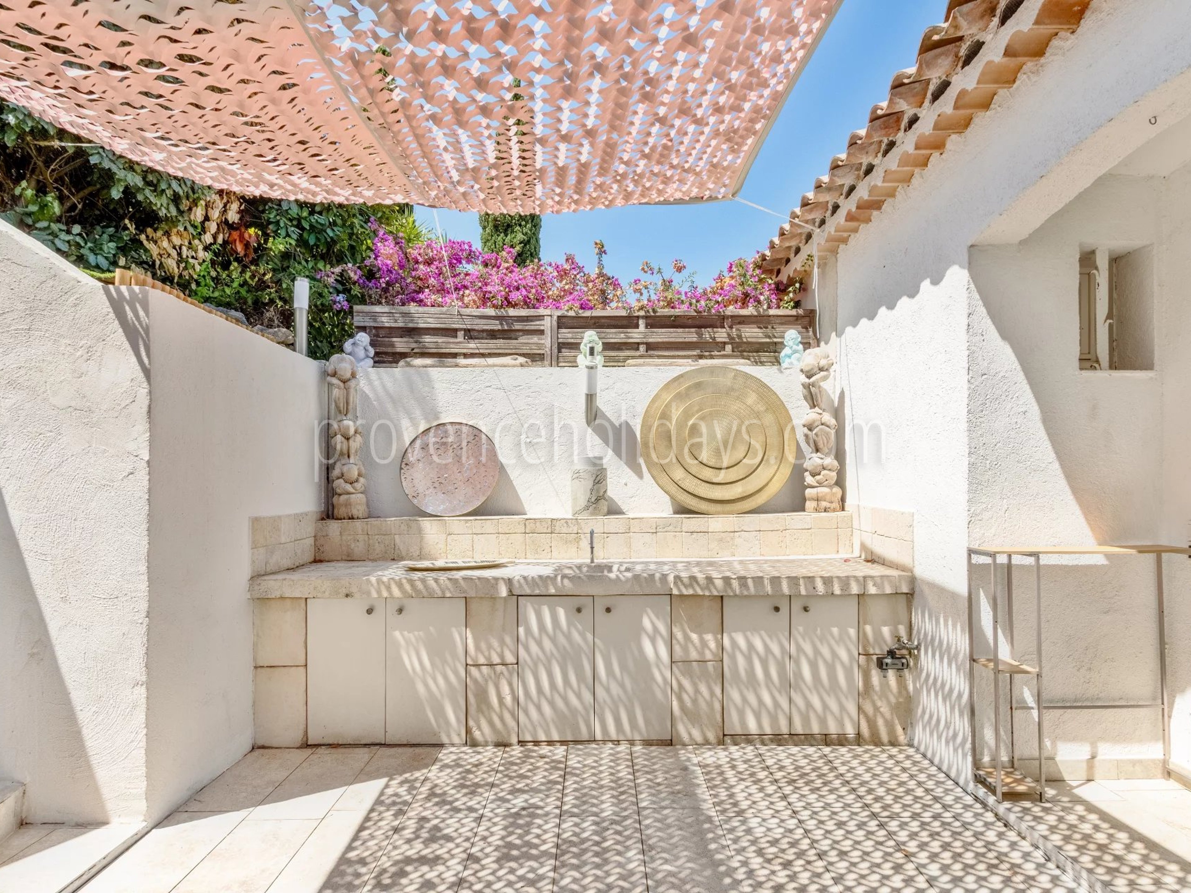 39 - Quiet house in Gassin: Villa: Exterior