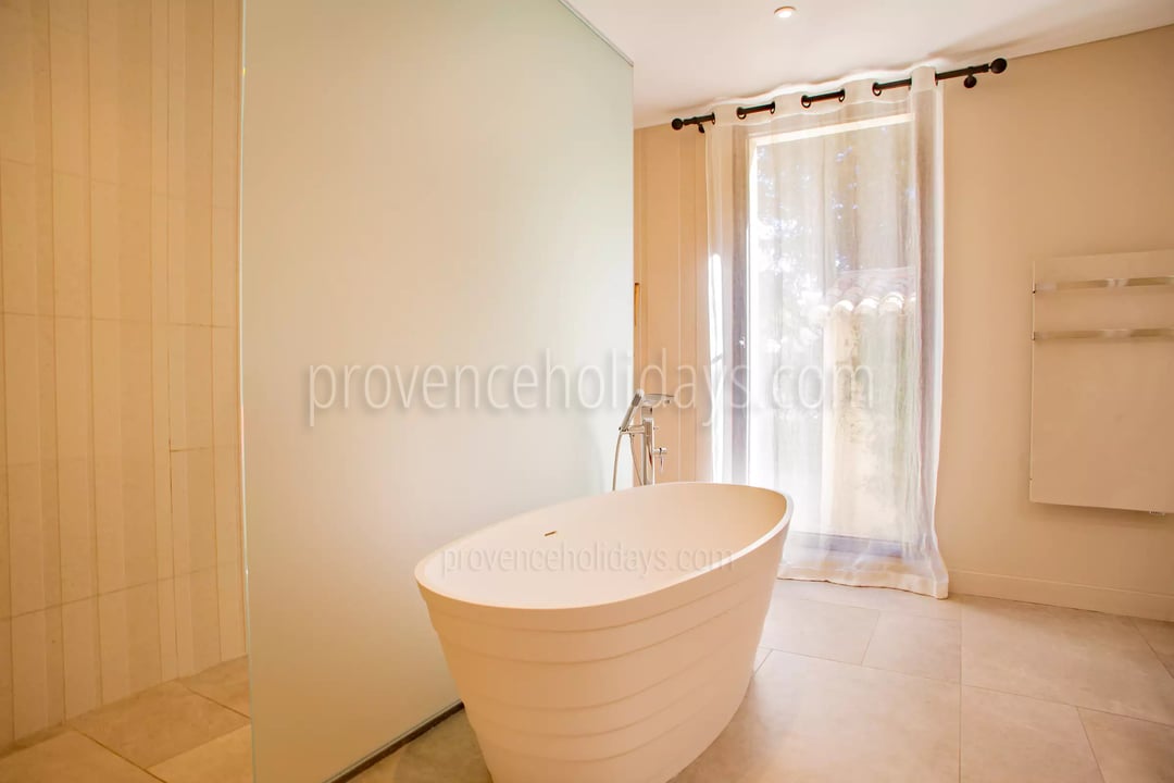 25 - Le Mas des Bories: Villa: Bathroom