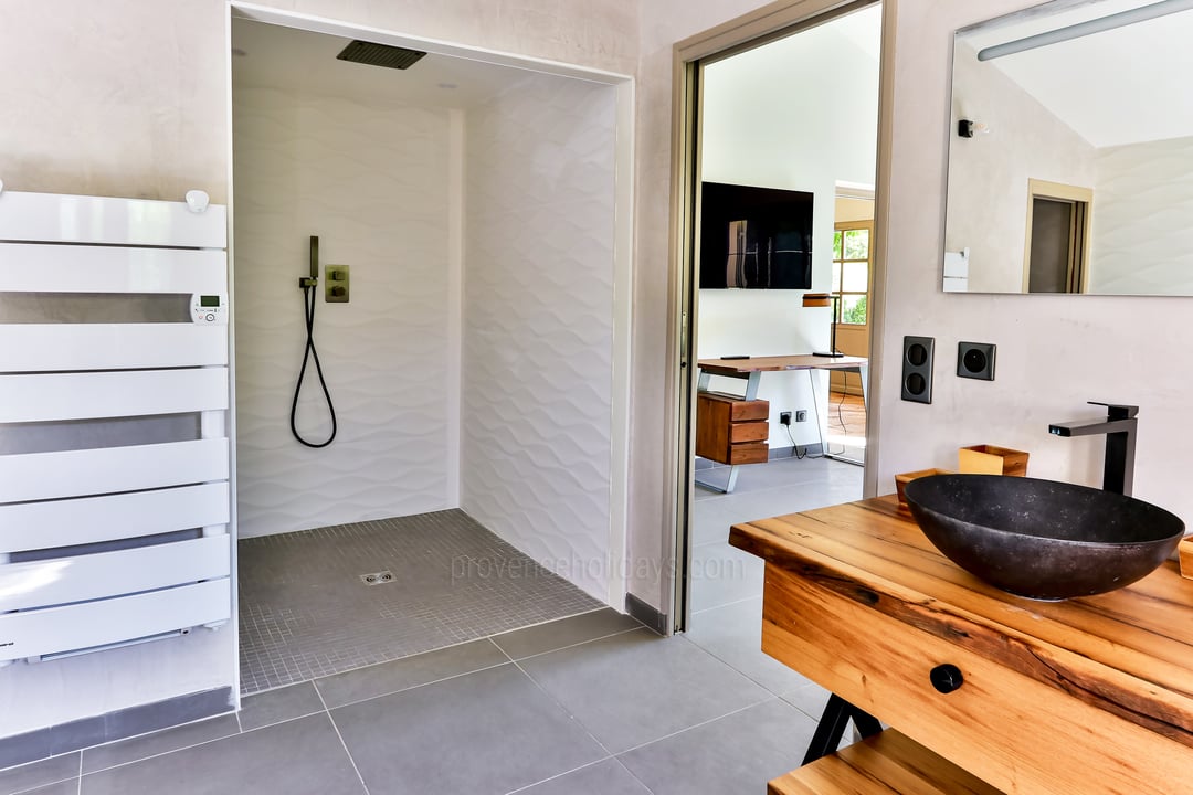 40 - Mas Marius: Villa: Bathroom
