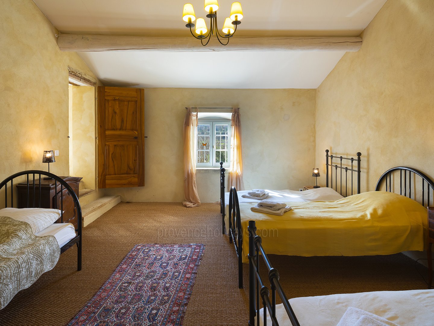 17 - Mas Luberon: Villa: Bedroom
