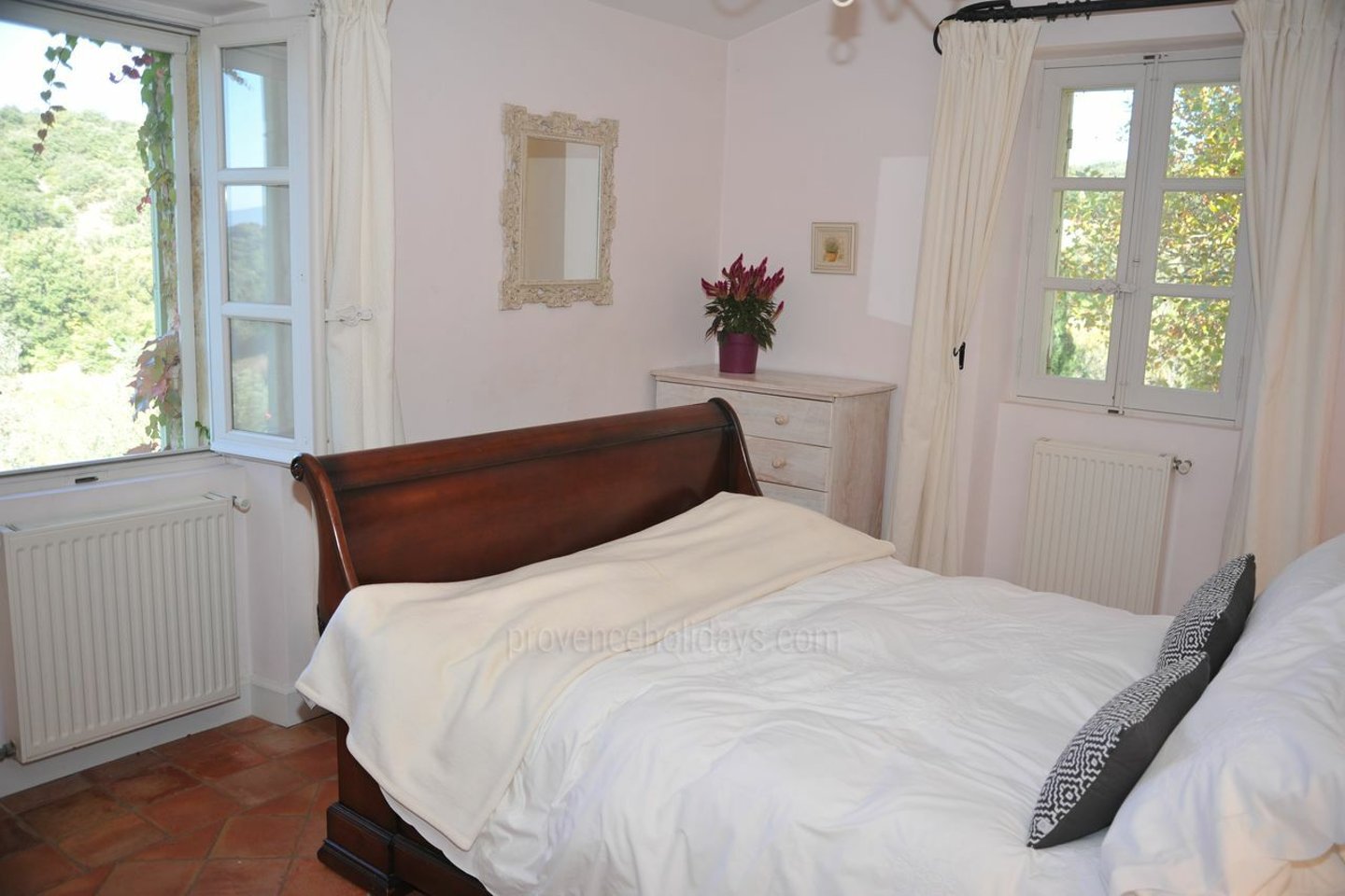 37 - Le Mas de Bonnieux: Villa: Bedroom