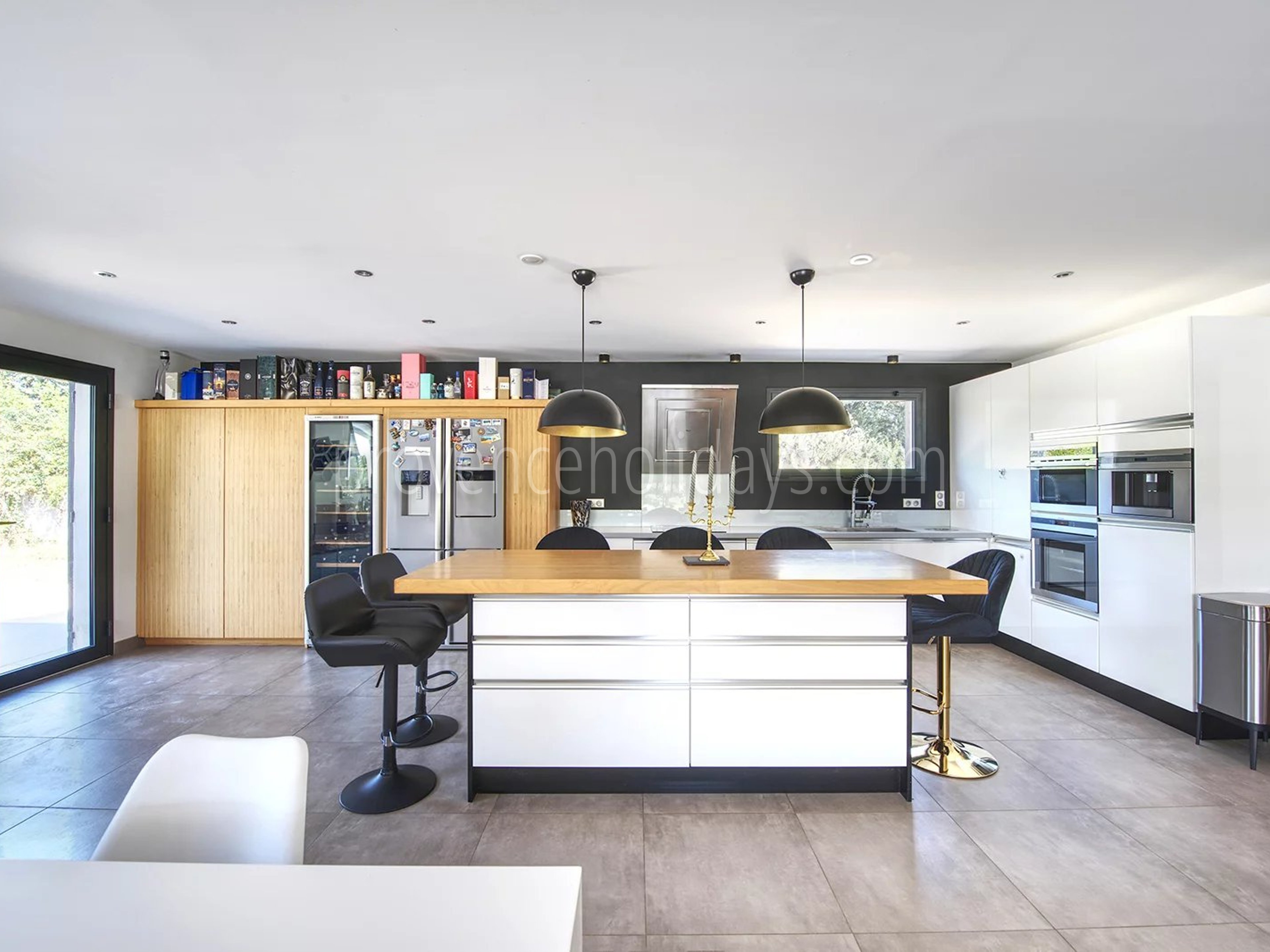 43 - House with pool house in Eyguières: Villa: Interior