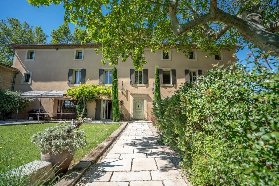 Charming Provencal Bastide with ja acuzzi in the Luberon 6 - Bastide du Vieux Platane: Villa: Exterior