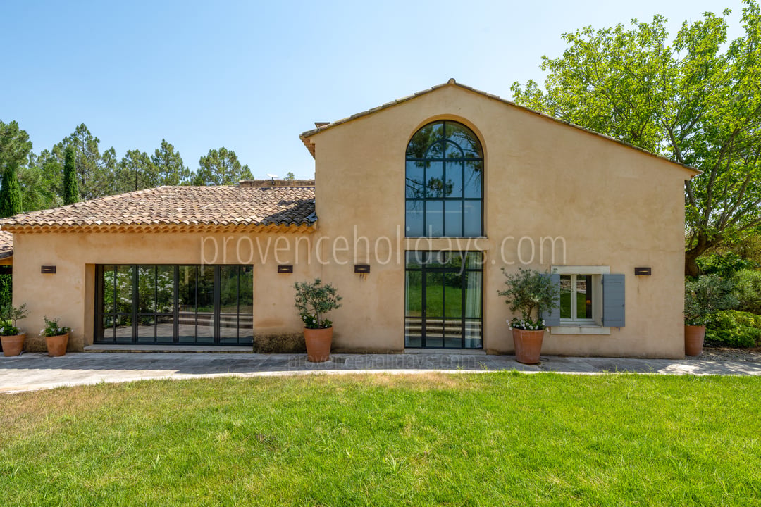 26 - La Maison des Ocres: Villa: Exterior