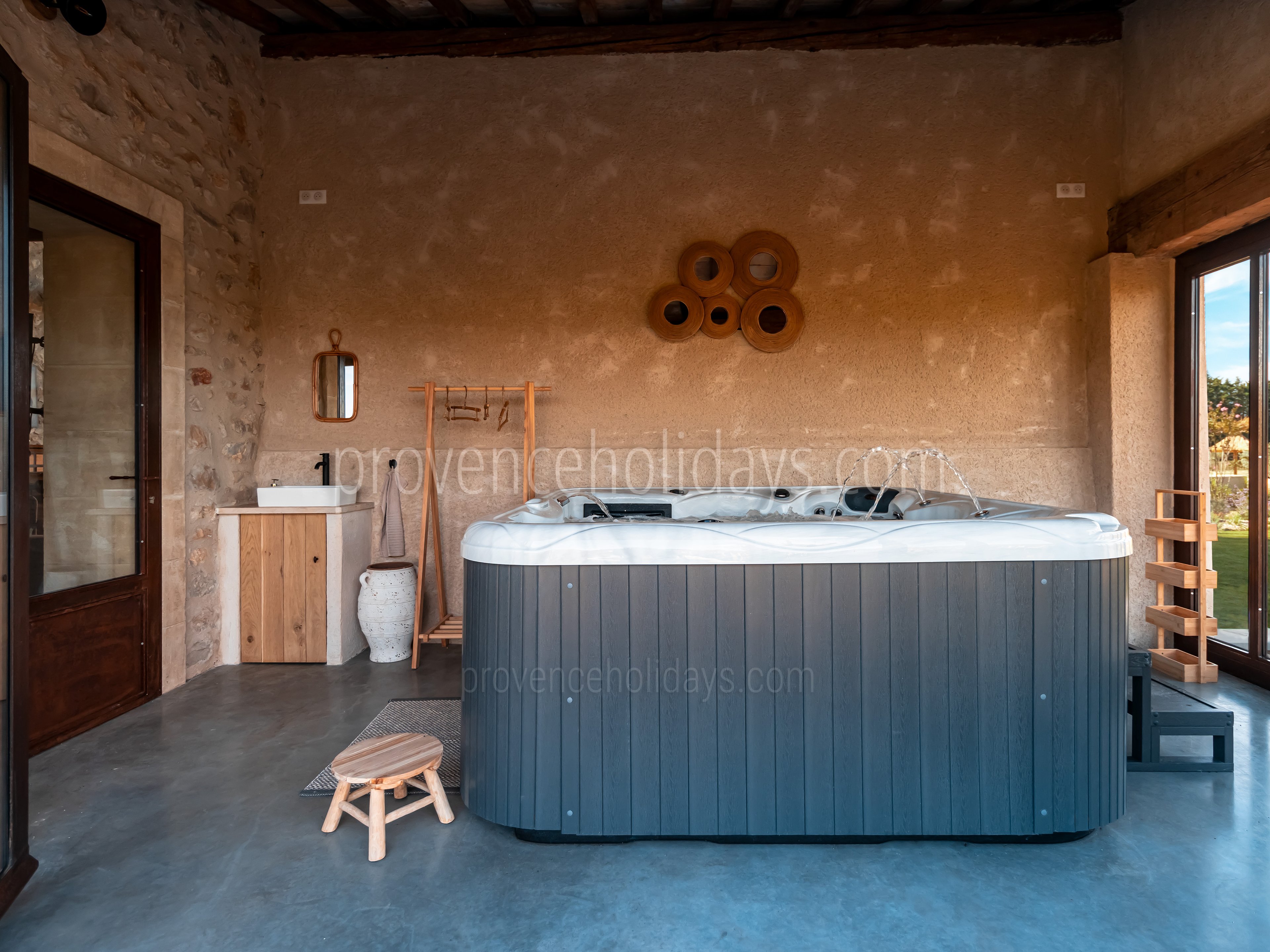 77 - Mas des Pommiers: Villa: Interior