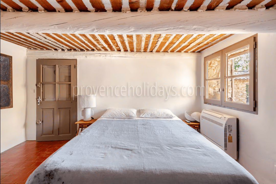 21 - Les Vues du Luberon: Villa: Bedroom