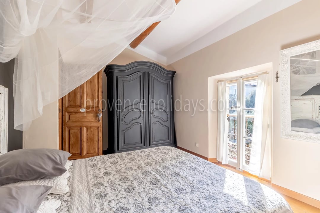 22 - Stone bastide in Cavaillon: Villa: Bedroom