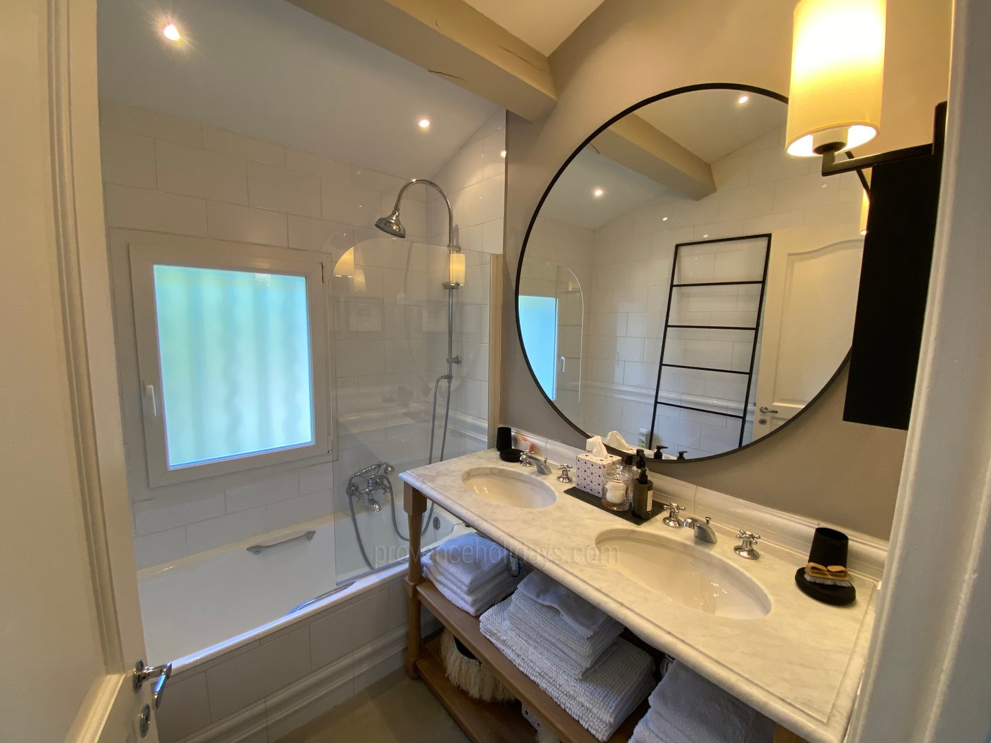 50 - Villa des Pins: Villa: Bathroom