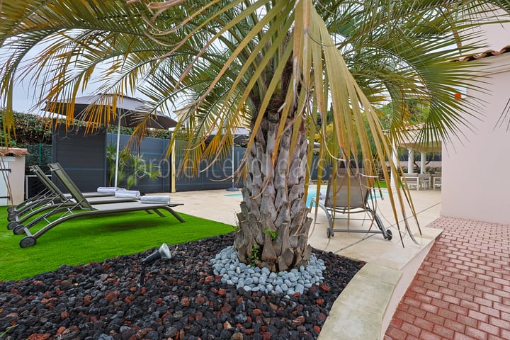 4 - Villa Beau Rivage: Villa: Exterior
