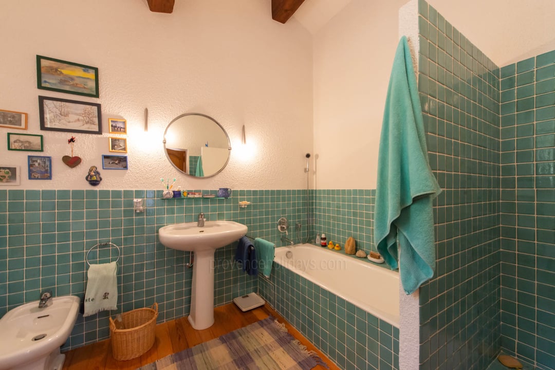 6 - Villa Valombreuse: Villa: Bathroom