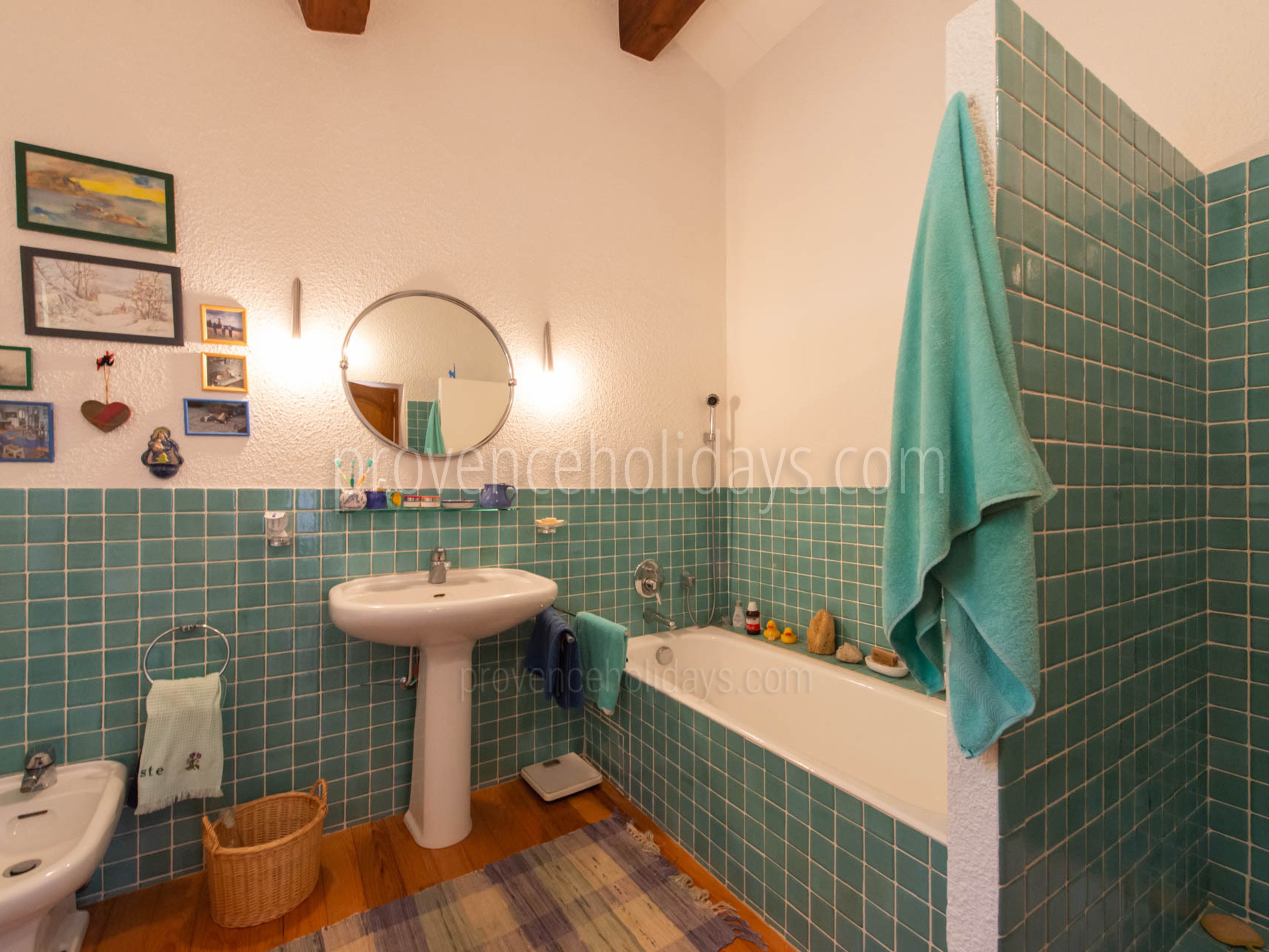 6 - Villa Valombreuse: Villa: Bathroom