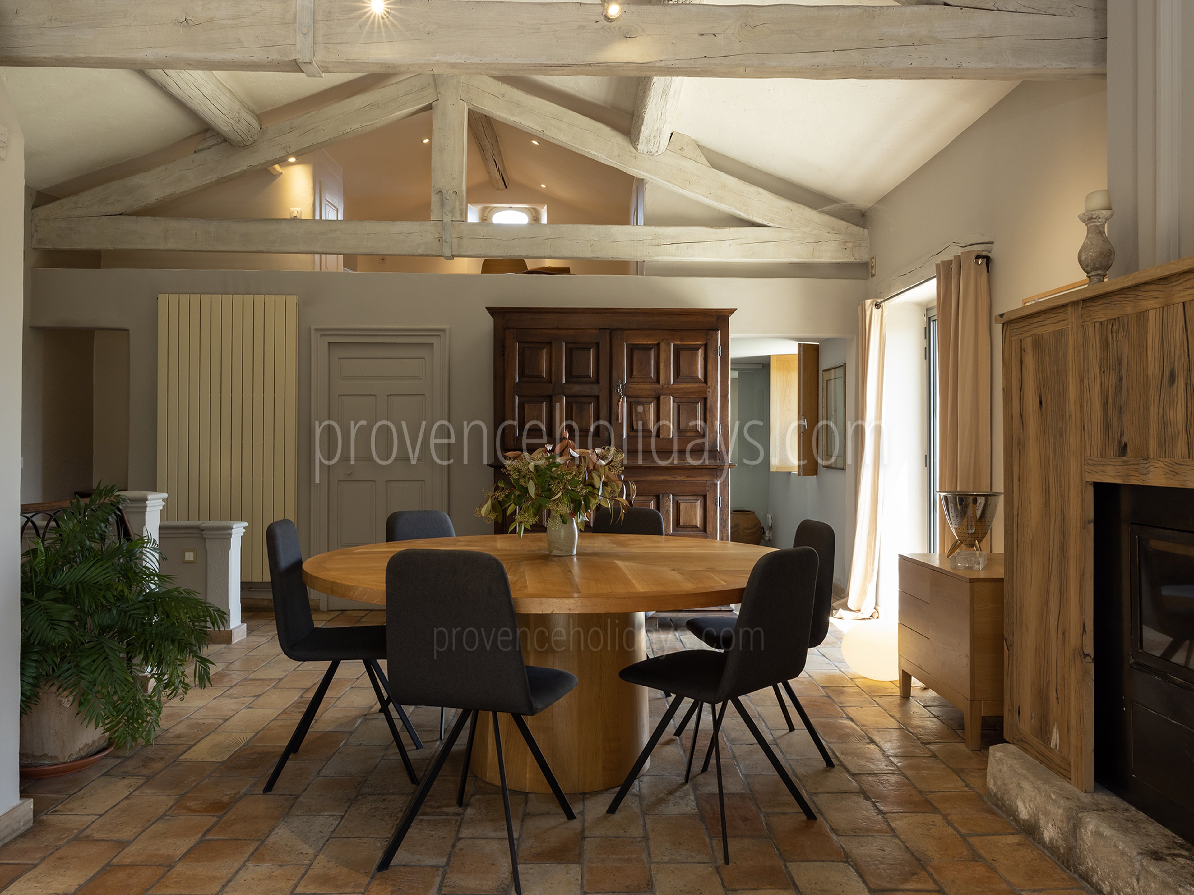 10 - La Maison des Glycines: Villa: Interior