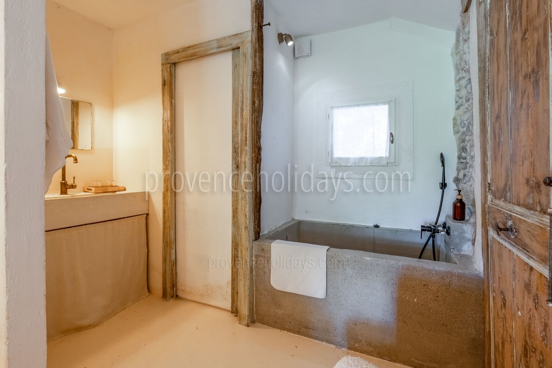 36 - Mas des Champs: Villa: Bathroom