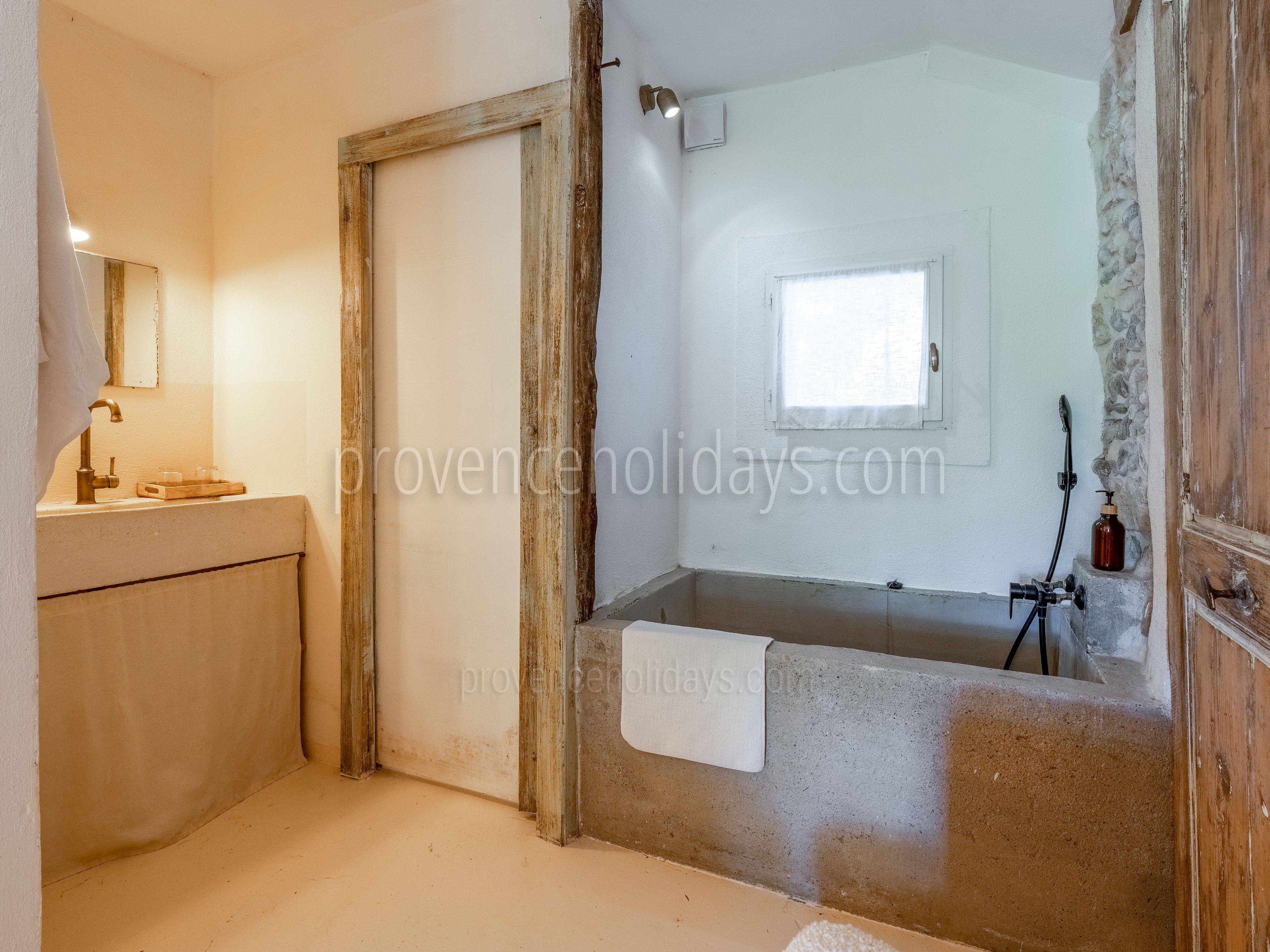 36 - Mas des Champs: Villa: Bathroom