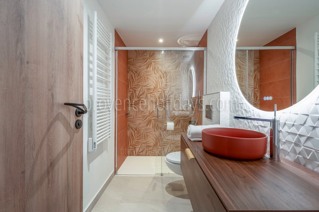 19 - Mas du Repos: Villa: Bathroom 1